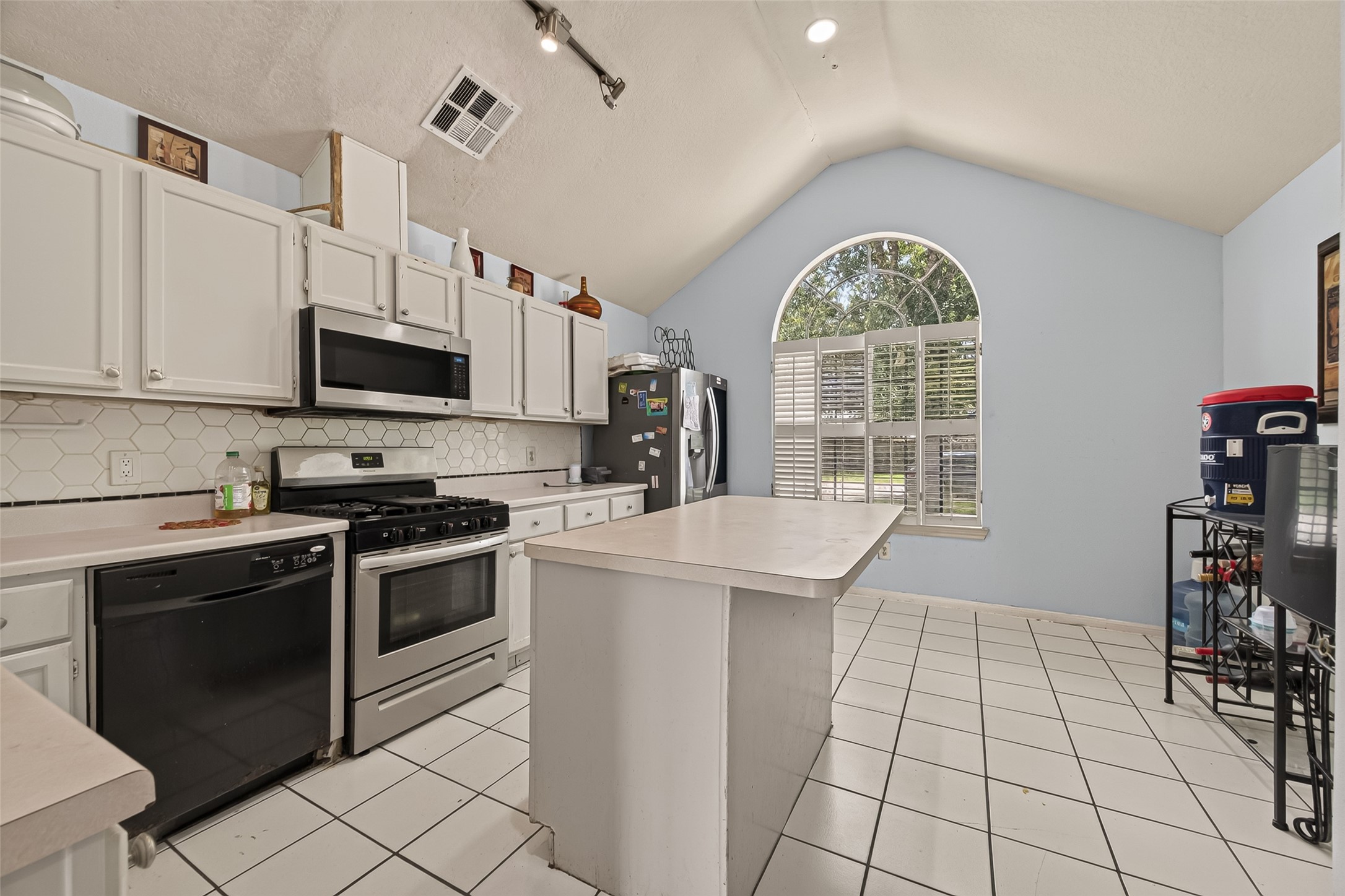 3002 Overland Trail, Dickinson, TX 77539