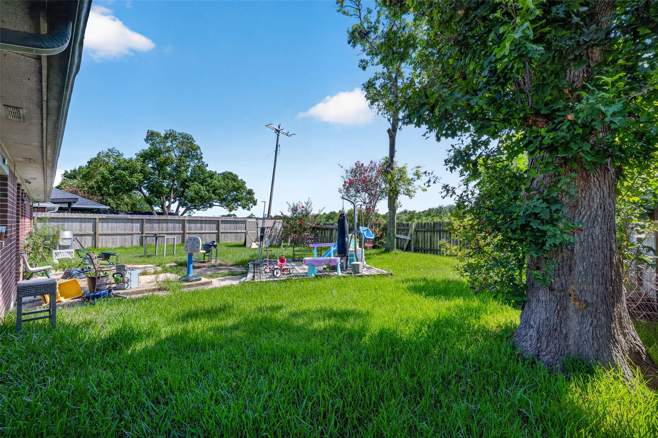 3002 Overland Trail, Dickinson, TX 77539