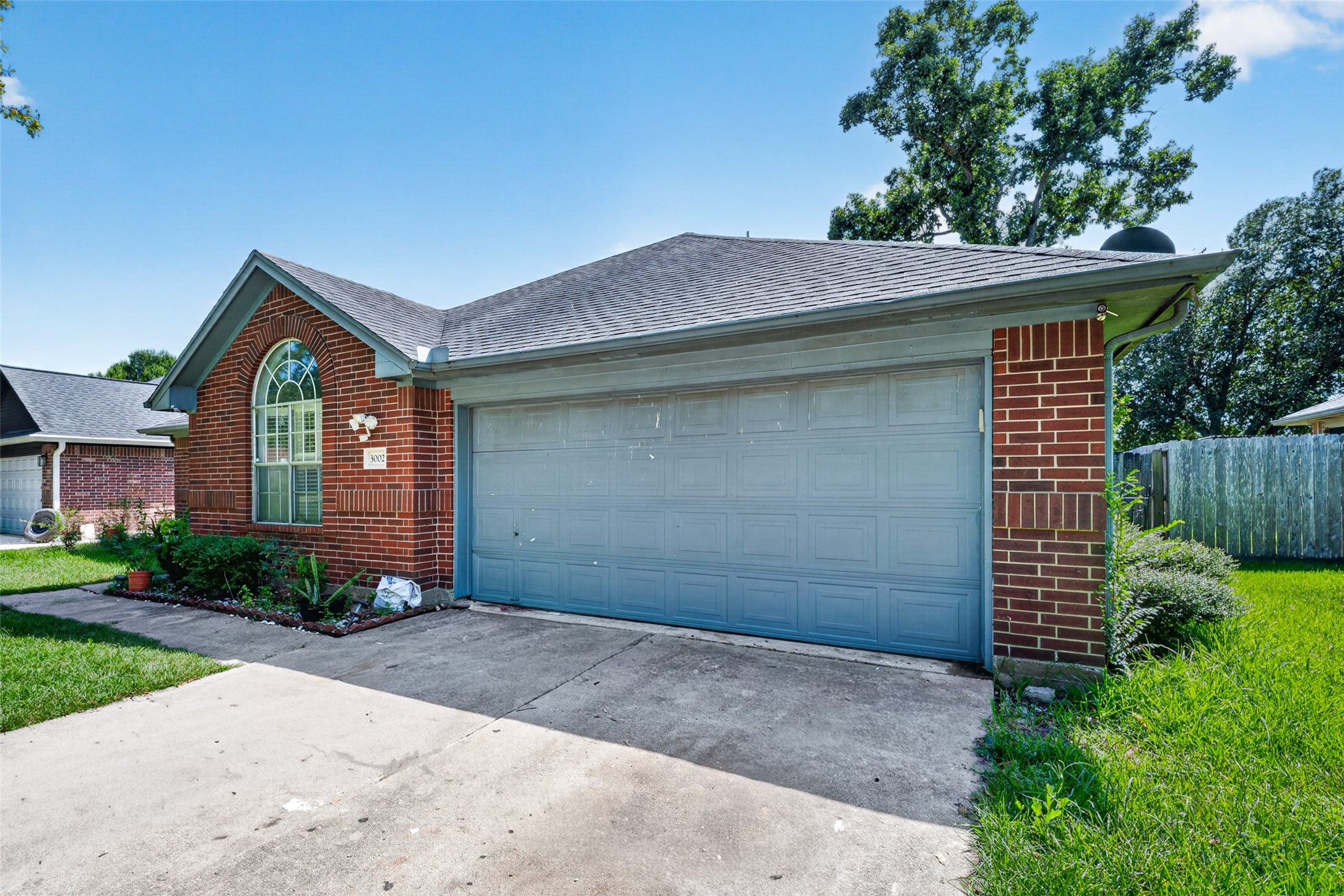 3002 Overland Trail, Dickinson, TX 77539