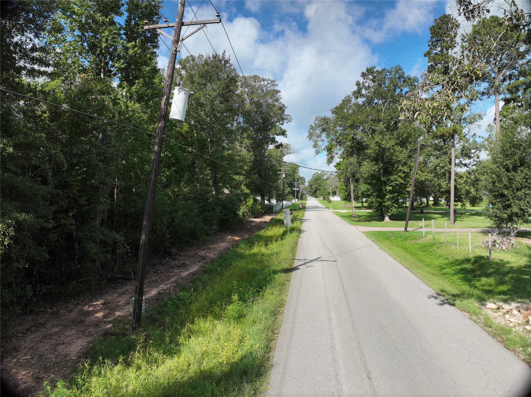 27060 Hill And Dale Avenue, Splendora, TX 77372