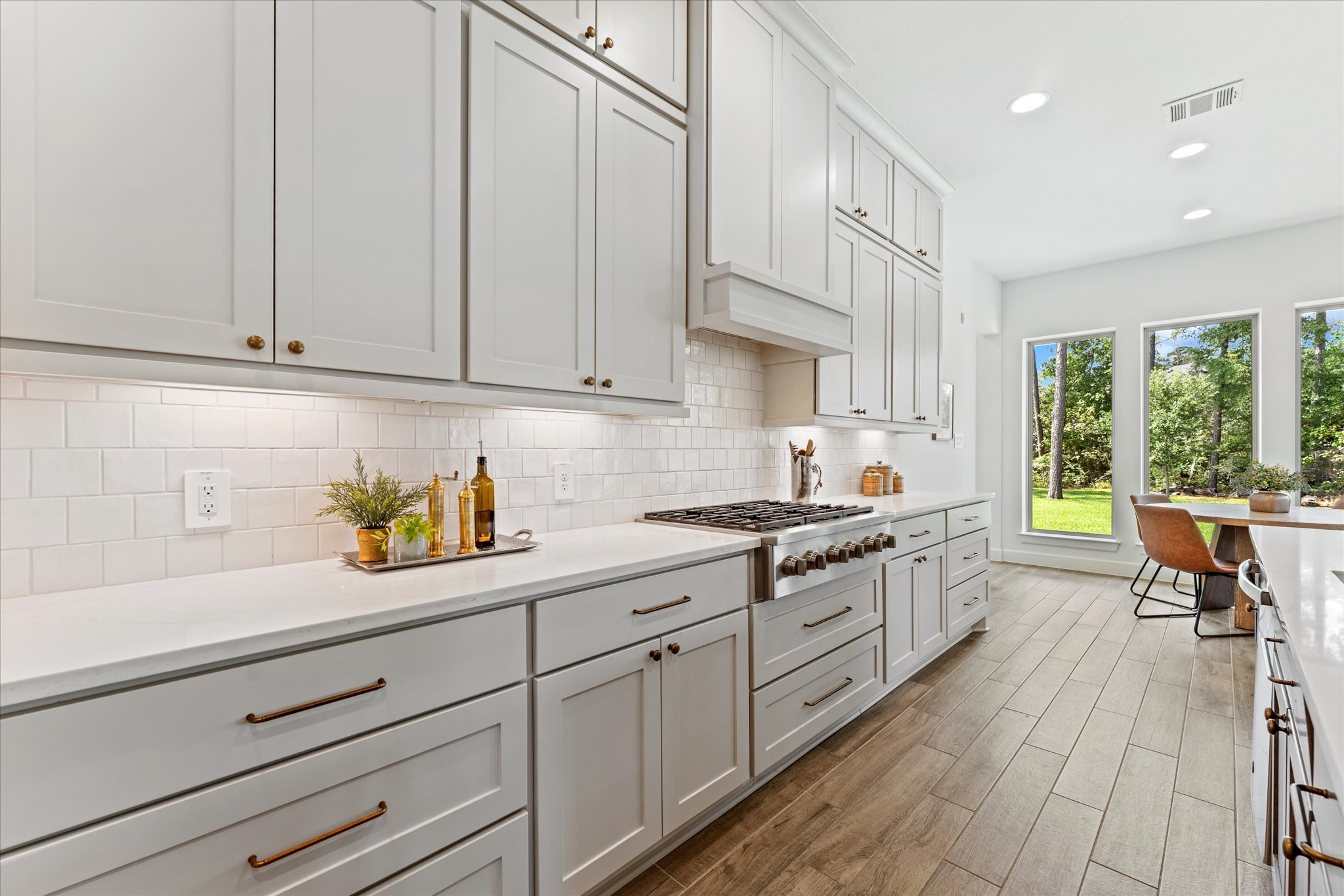 Under cabinet lighting, drawers vs cabinets + pullouts
