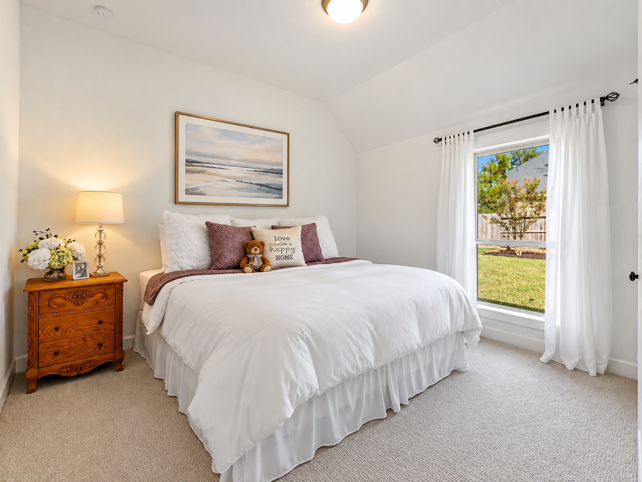 Secondary bedroom with walk in closet (king bed)