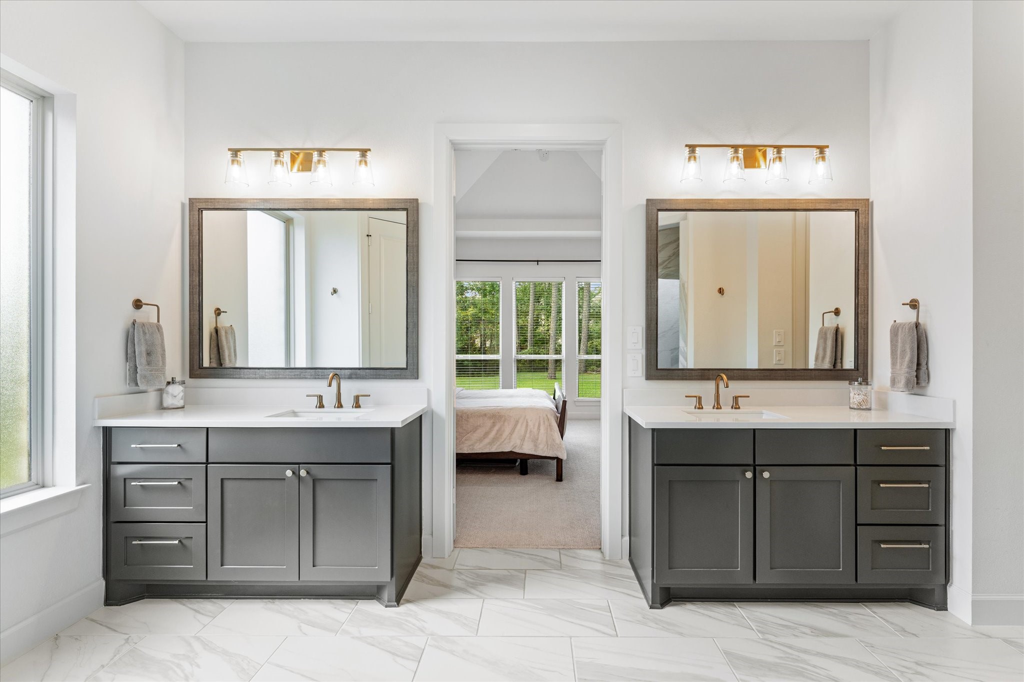 Separate dual vanities with enlarged sinks