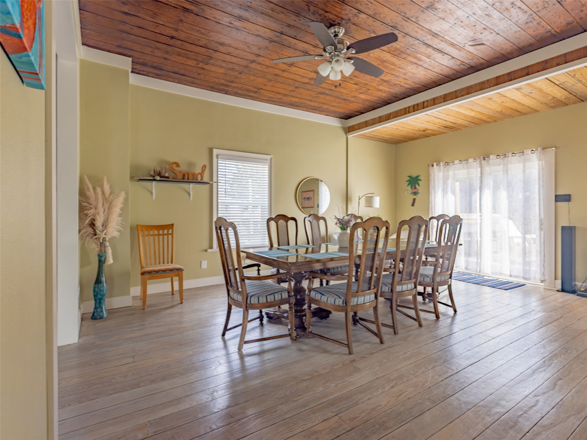 Large dinning area