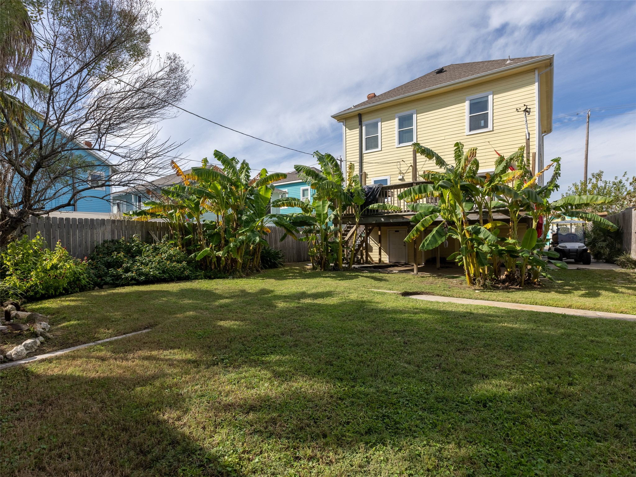 Large private backdoor patio