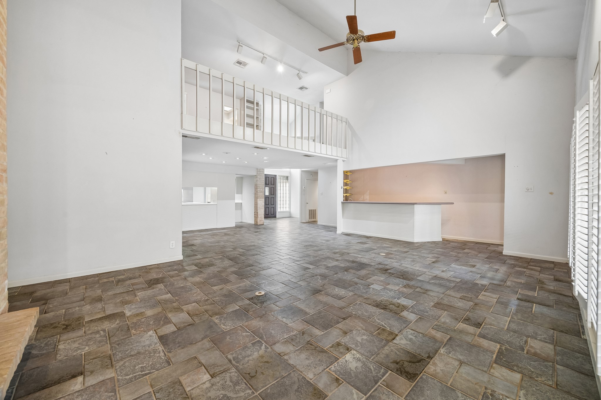 From this angle you can see the walk-in wetbar great for entertaining.