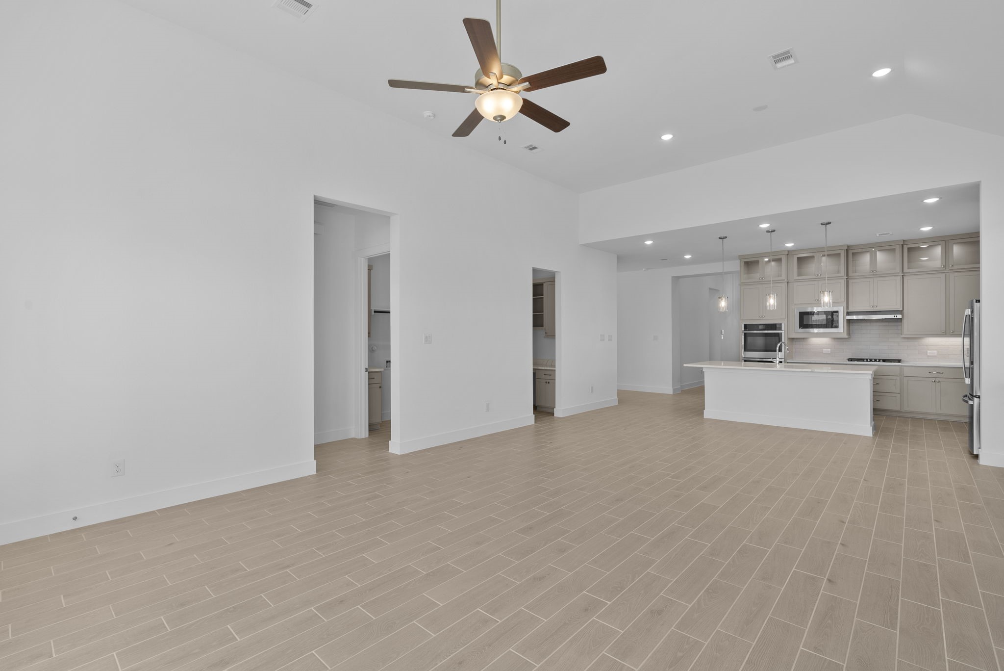 Photos are REPRESENTATIVE of the home /floor plan and are NOT of the actual home.  Selections, features, and room options vary.