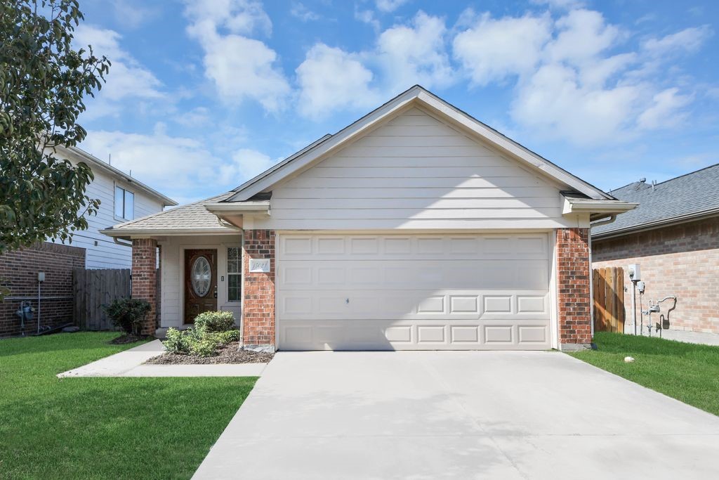 Beautiful Home w/long driveway Beautiful Home w/long driveway