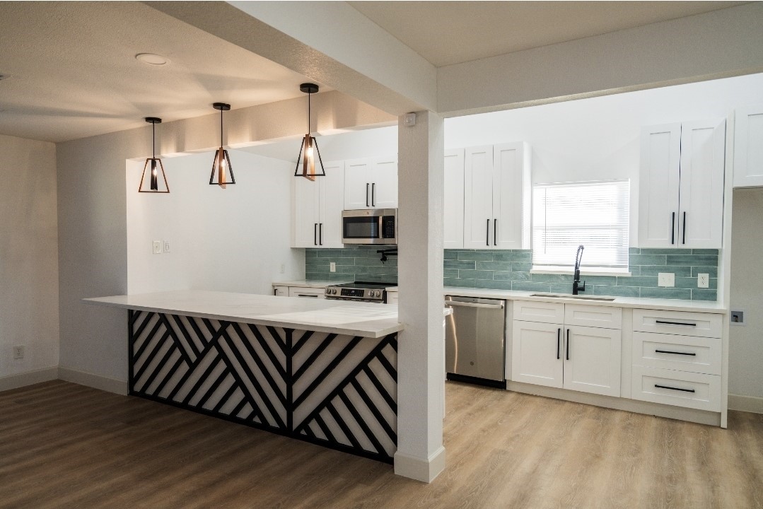 1402 Bayou Shore Drive, Galveston, TX 77551