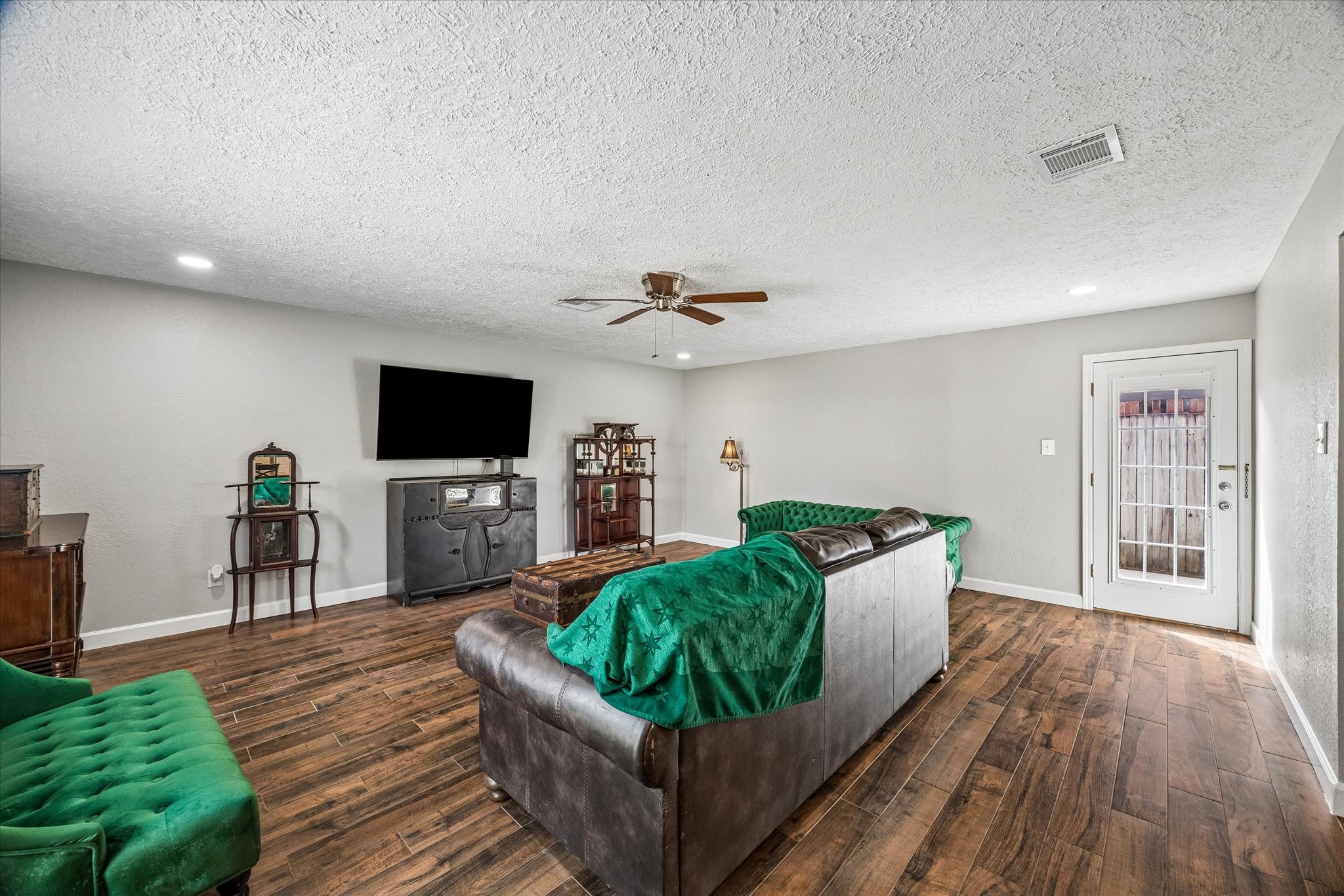 This living room provides plenty of room to relax and entertain, creating a comfortable setting for everyday living and gatherings.