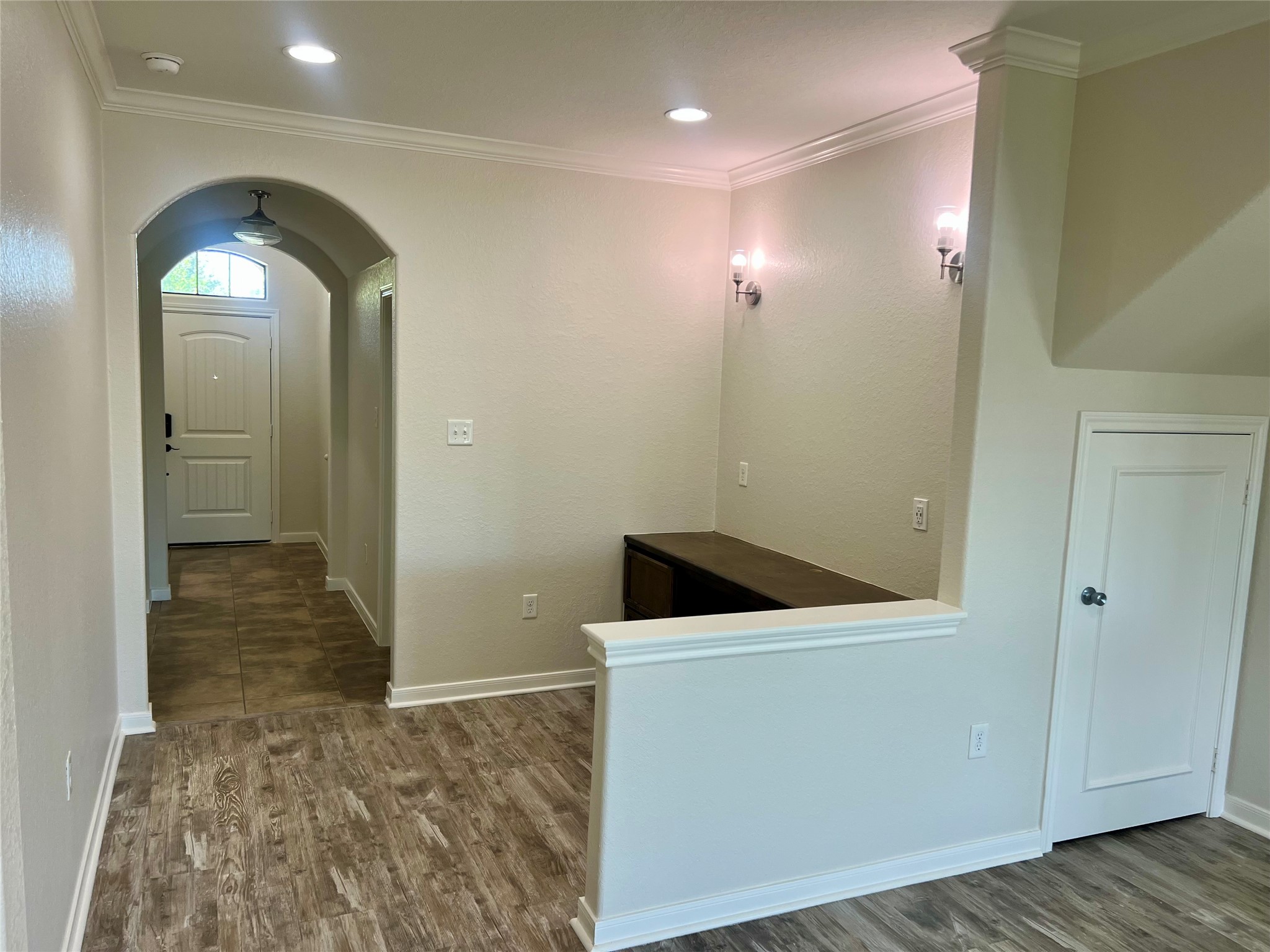 Living area looking towards front door. Nice arches and art niche in entry. Living area looking towards front door. Nice arches and art niche in entry.