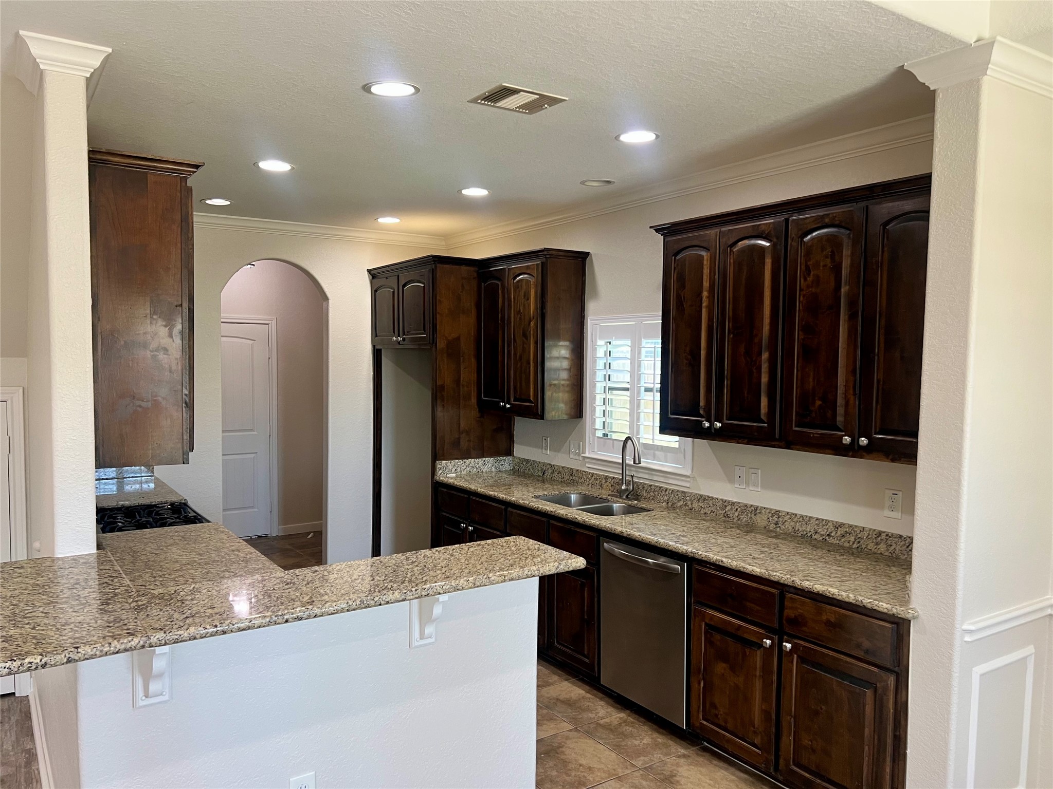 Kitchen boasts gas cooktop, SS appliances, granite countertops, double sinks, window with plantation shutters. Kitchen boasts gas cooktop, SS appliances, granite countertops, double sinks, window with plantation shutters.
