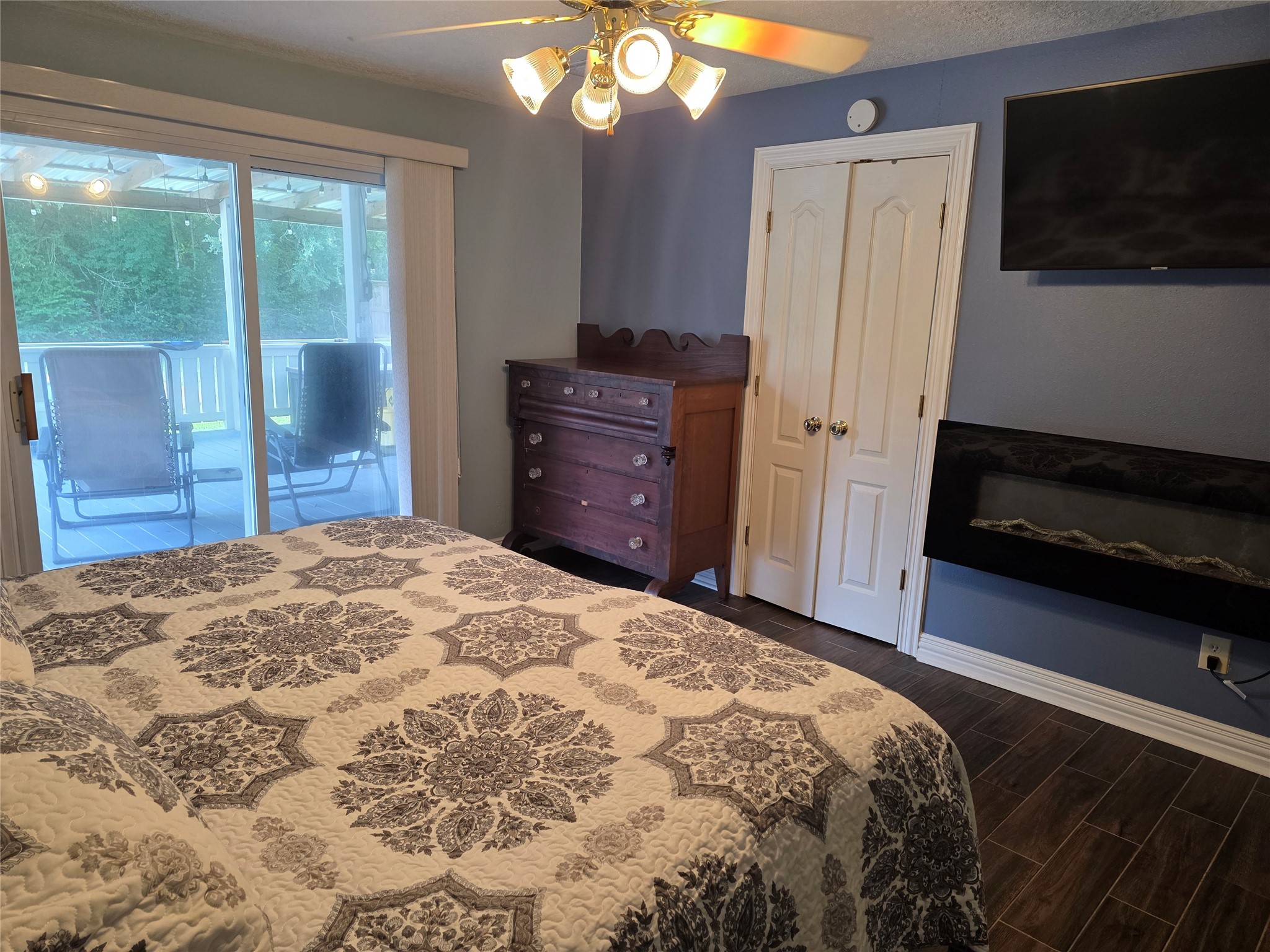 3632 W Meadow Lane, Dickinson, TX 77539