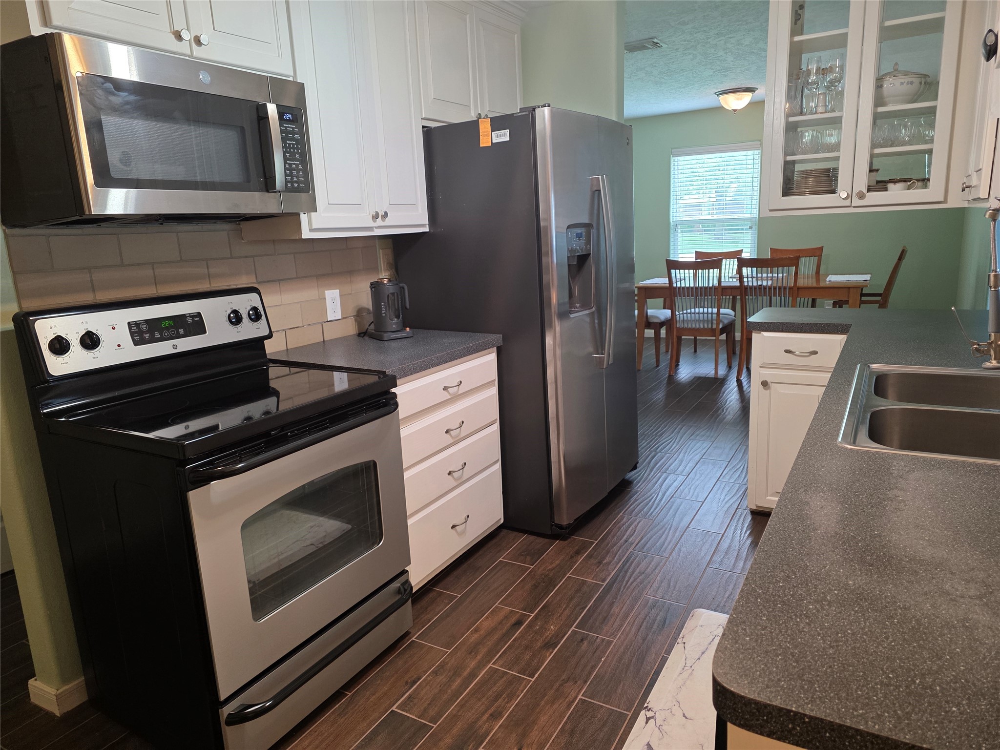3632 W Meadow Lane, Dickinson, TX 77539