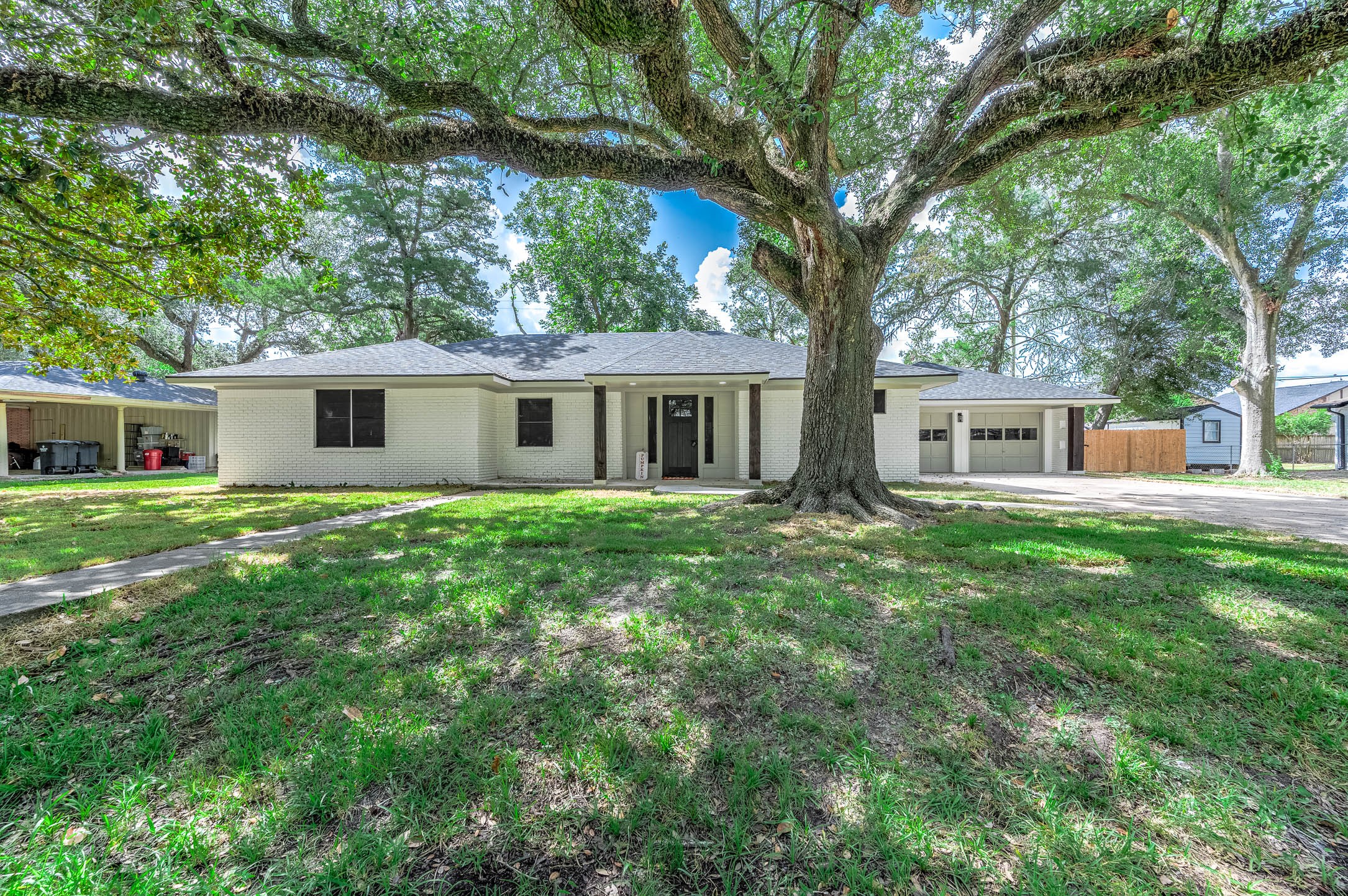 Welcome Home! 717 Cedar Lawn Welcome Home! 717 Cedar Lawn