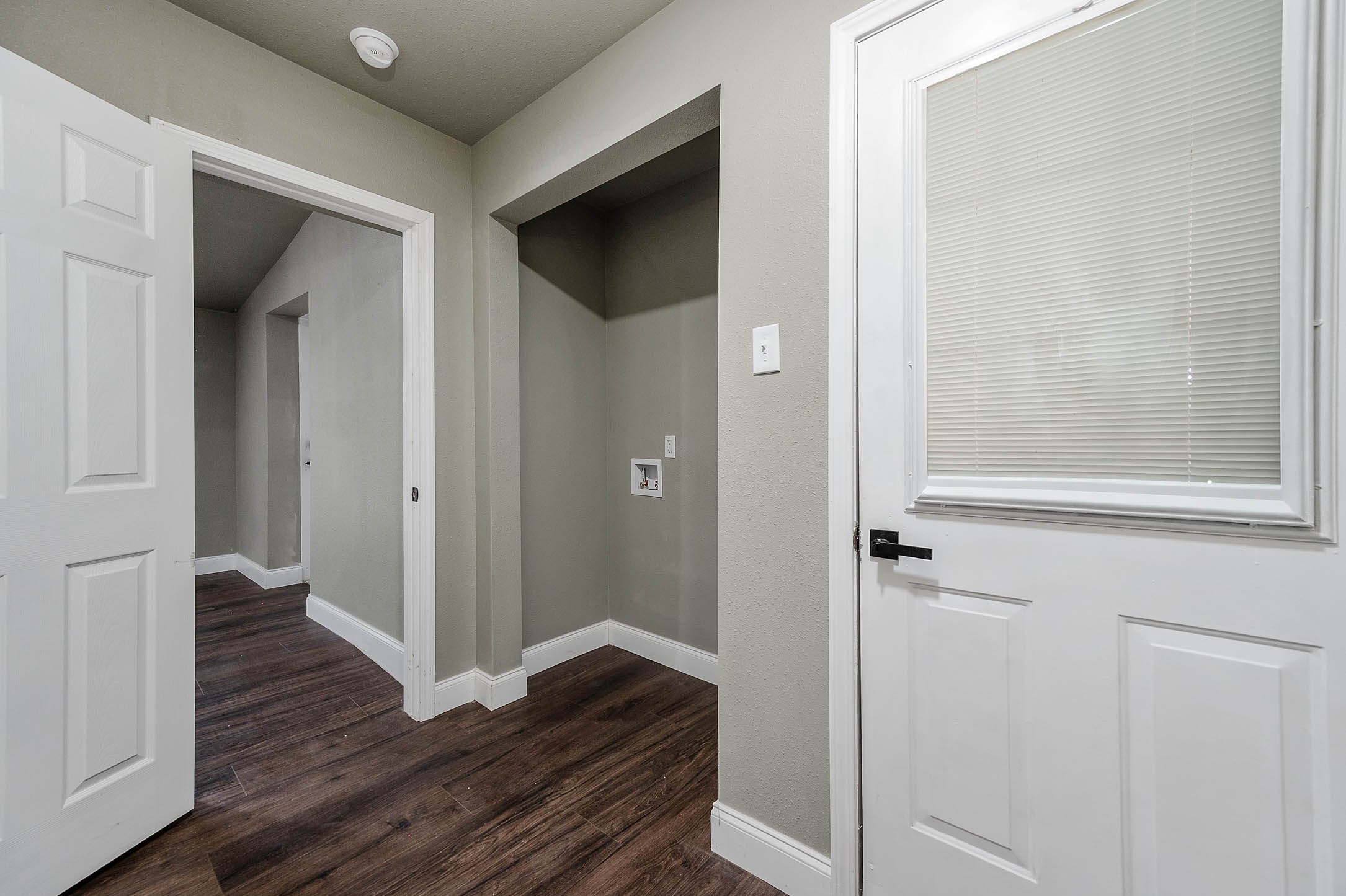 Large Mudroom/Utility off Garage
