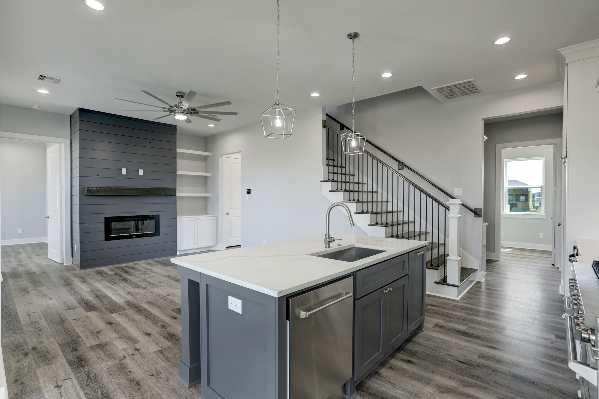 20 Largo, Hitchcock, TX 77563