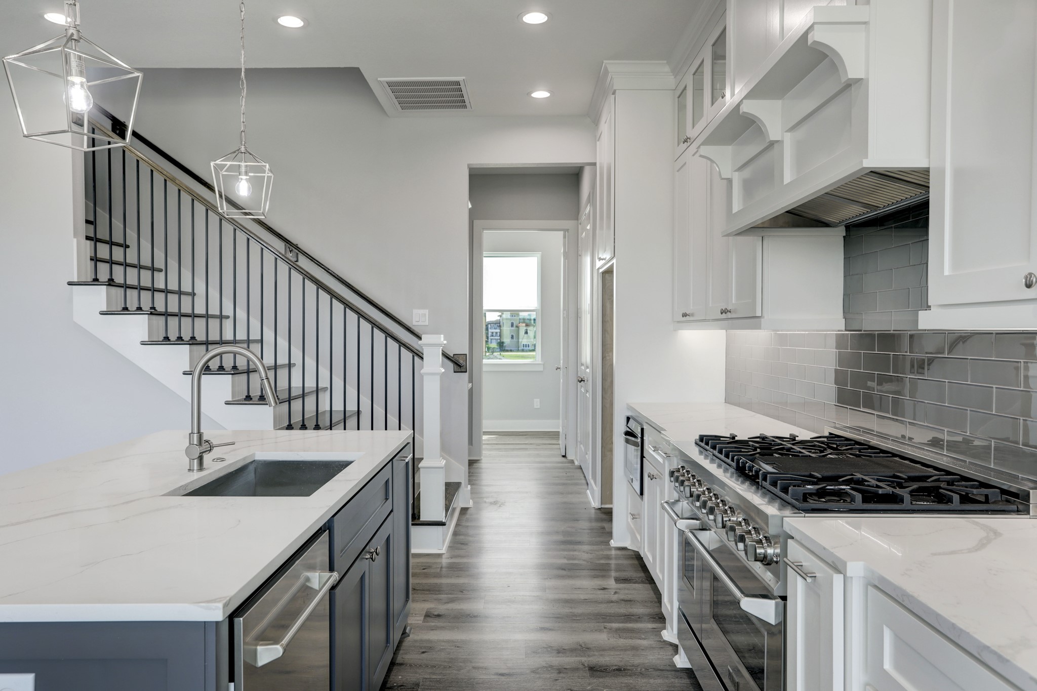 20 Largo, Hitchcock, TX 77563