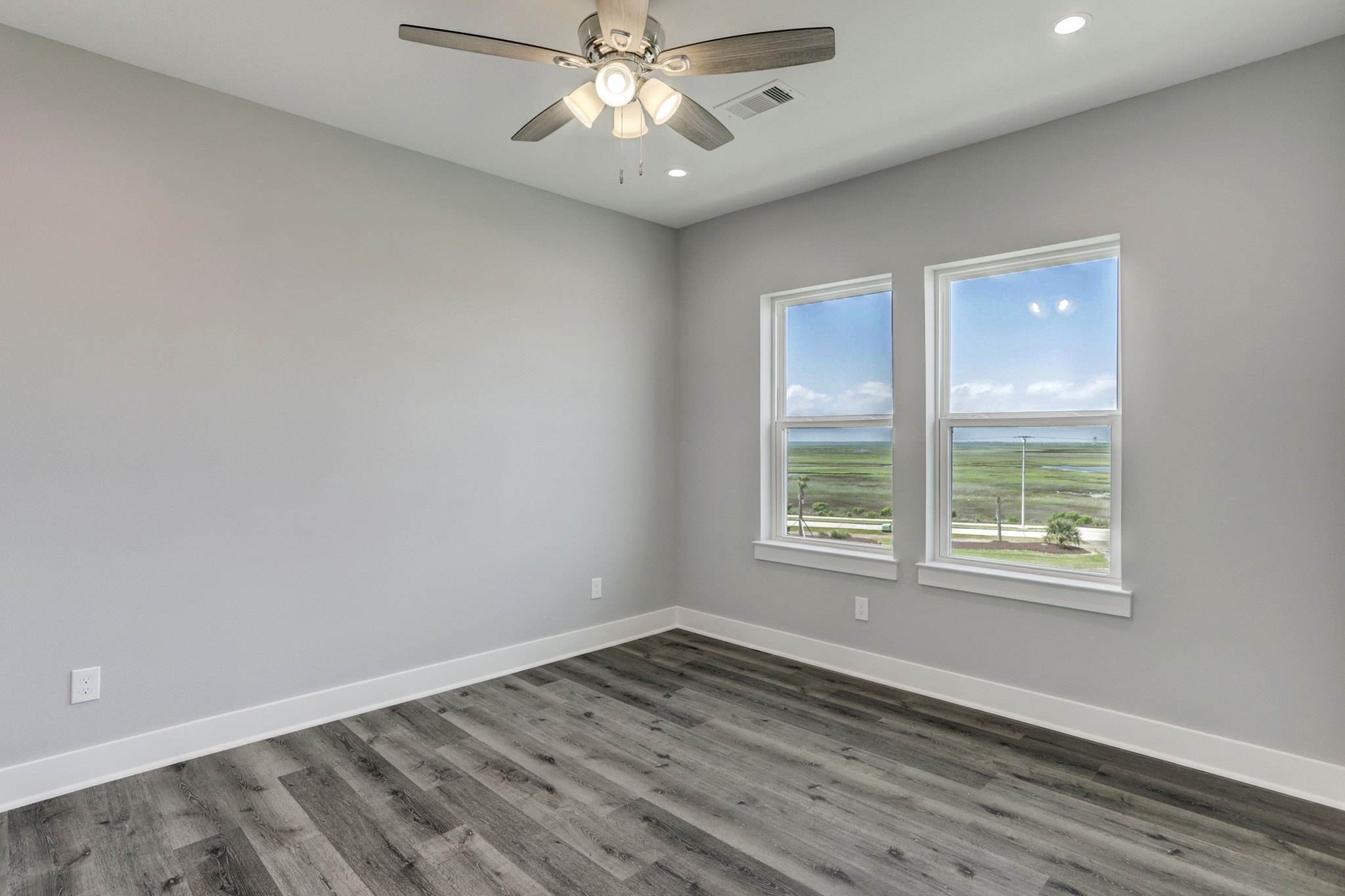 20 Largo, Hitchcock, TX 77563