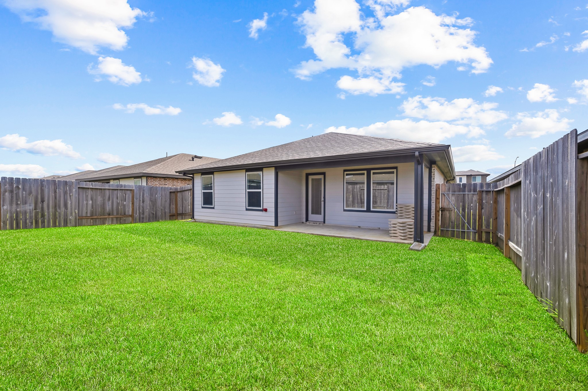 Charming single-story home with a spacious, well-maintained backyard. Features a covered patio, perfect for outdoor relaxation. The yard is fully fenced for privacy, making it ideal for families and pets.