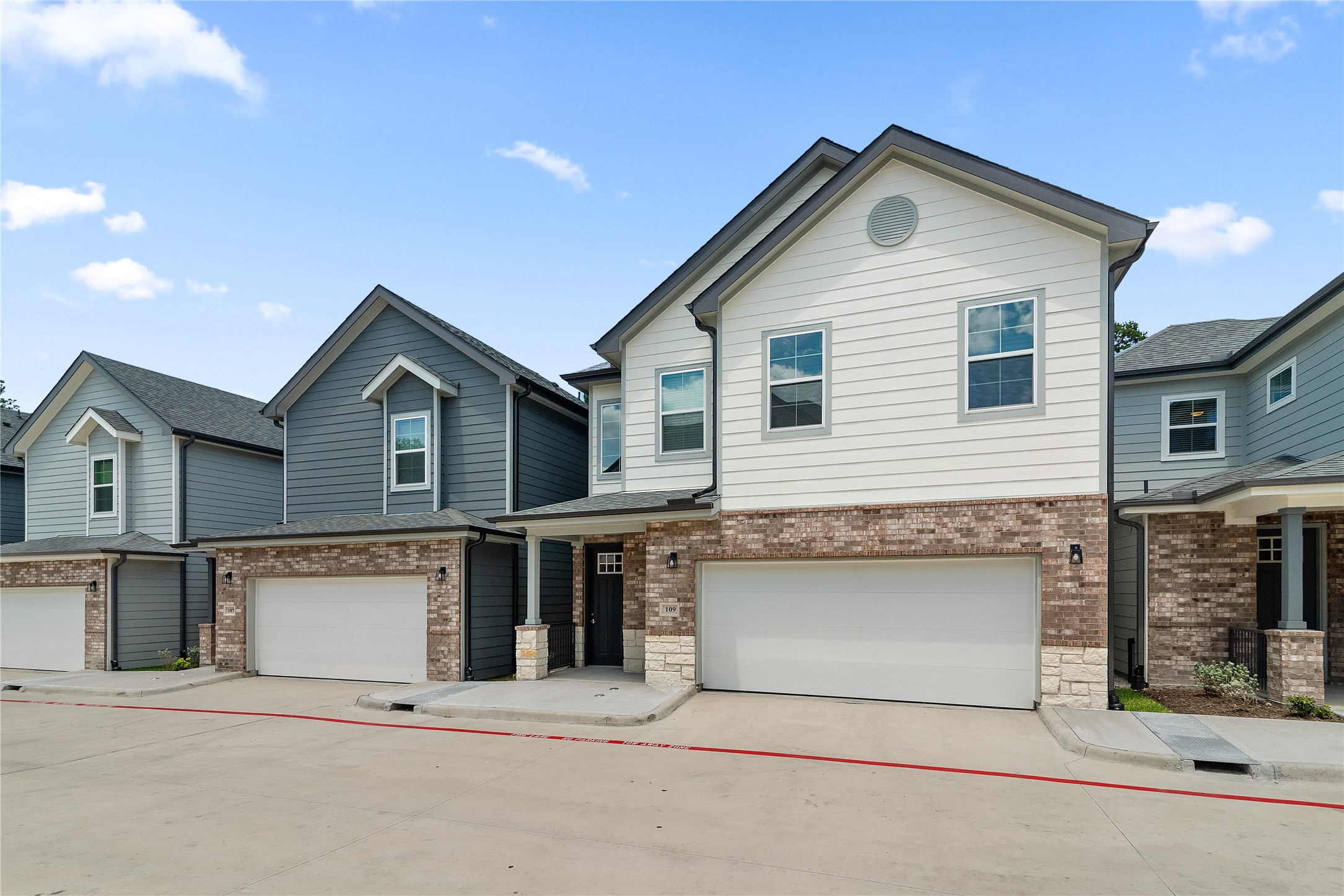 28325-318 Birnham Woods Drive, Spring, TX 77386
