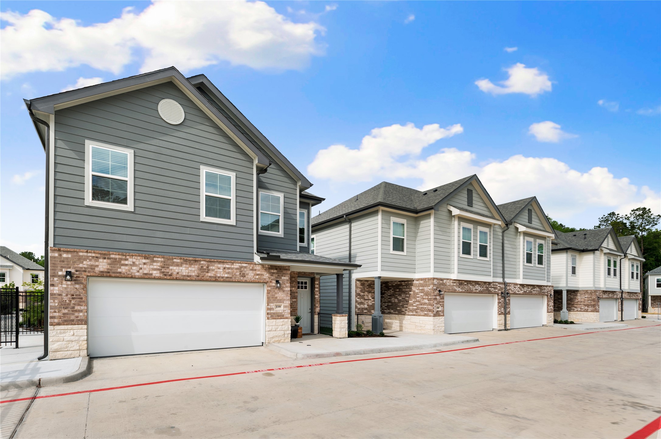 28325-318 Birnham Woods Drive, Spring, TX 77386