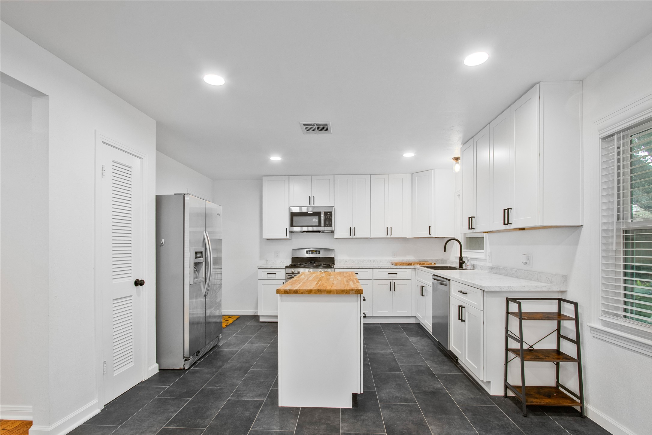 1506 14th Avenue N, Texas City, TX 77590
