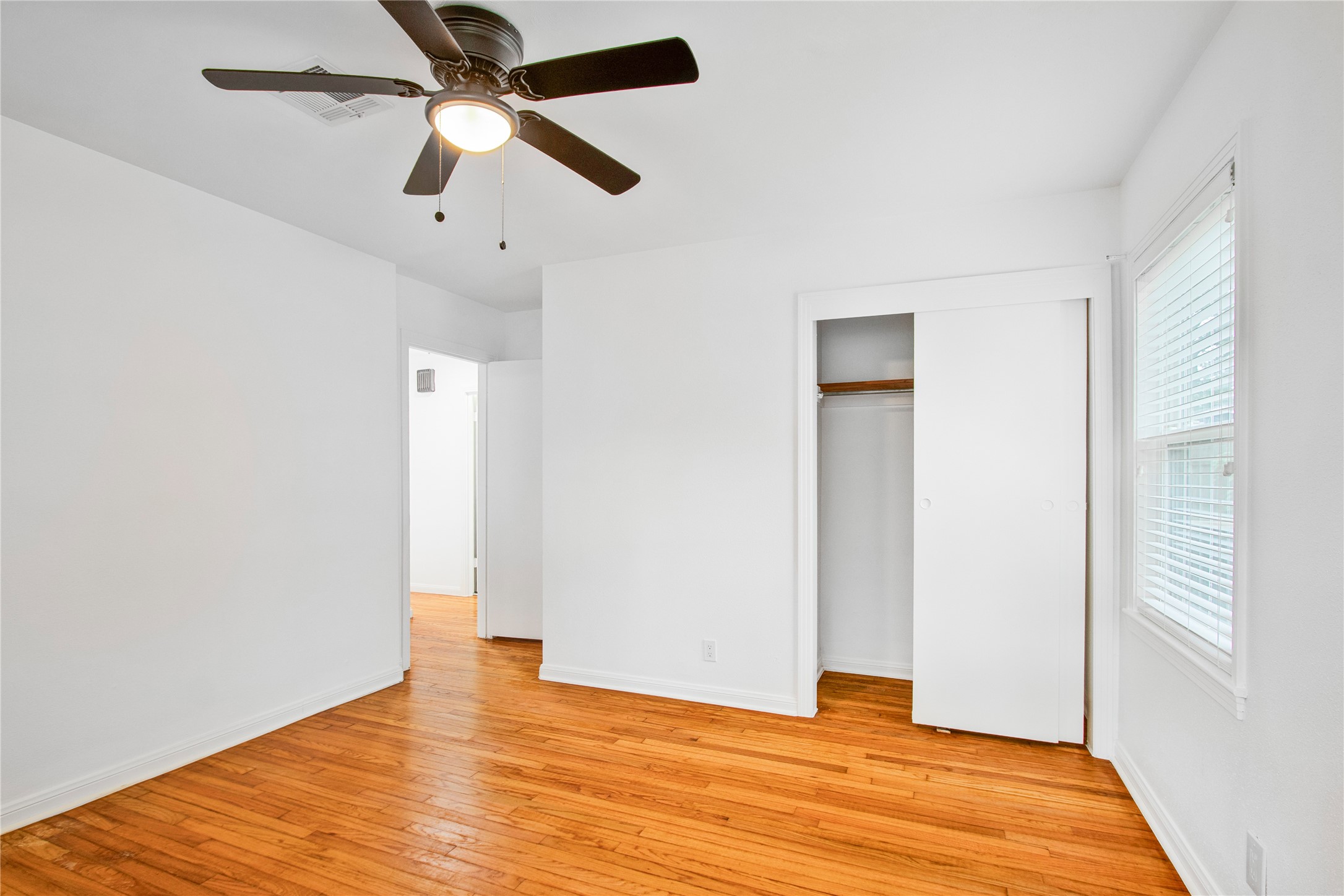 1506 14th Avenue N, Texas City, TX 77590