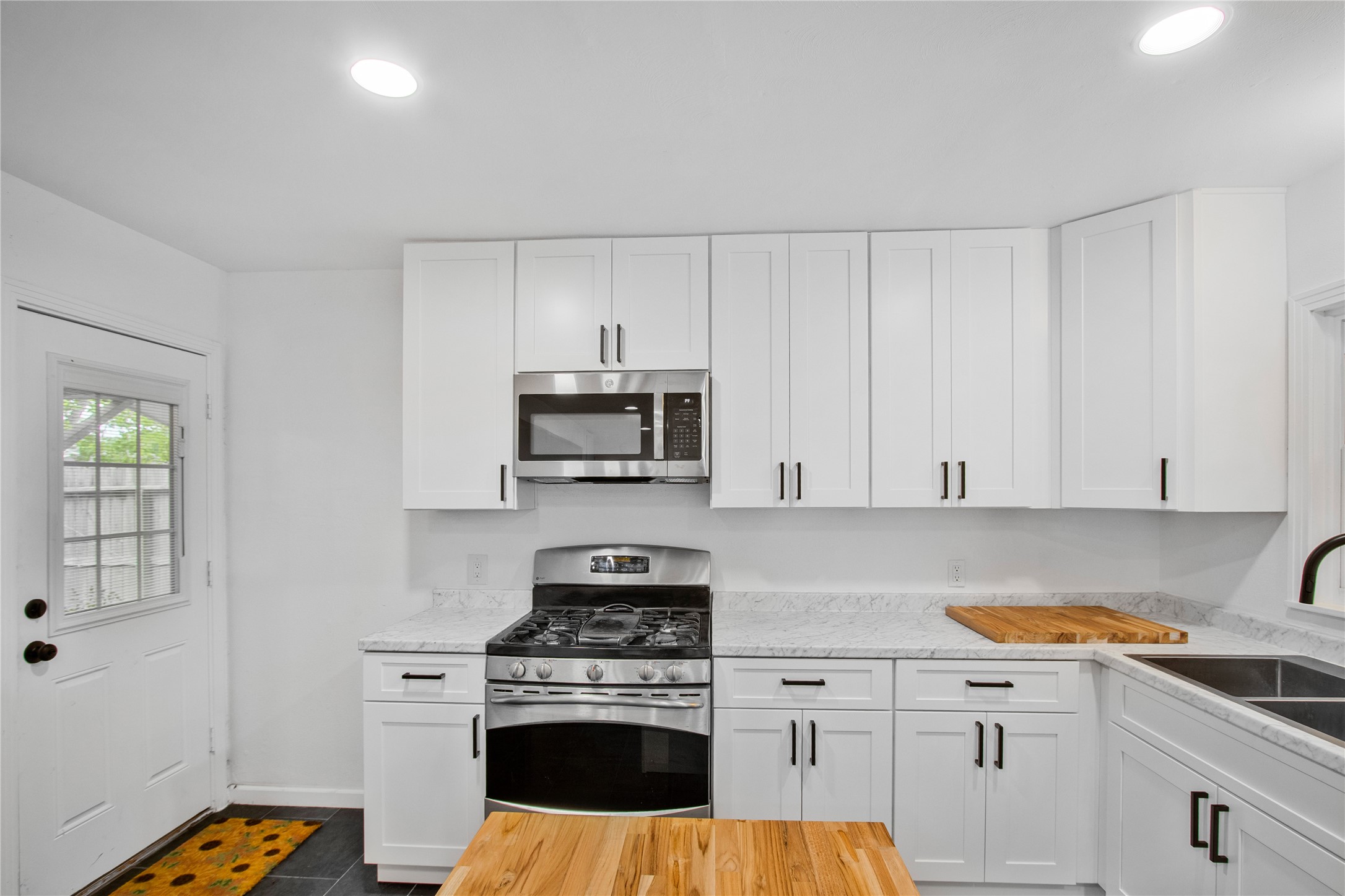 1506 14th Avenue N, Texas City, TX 77590