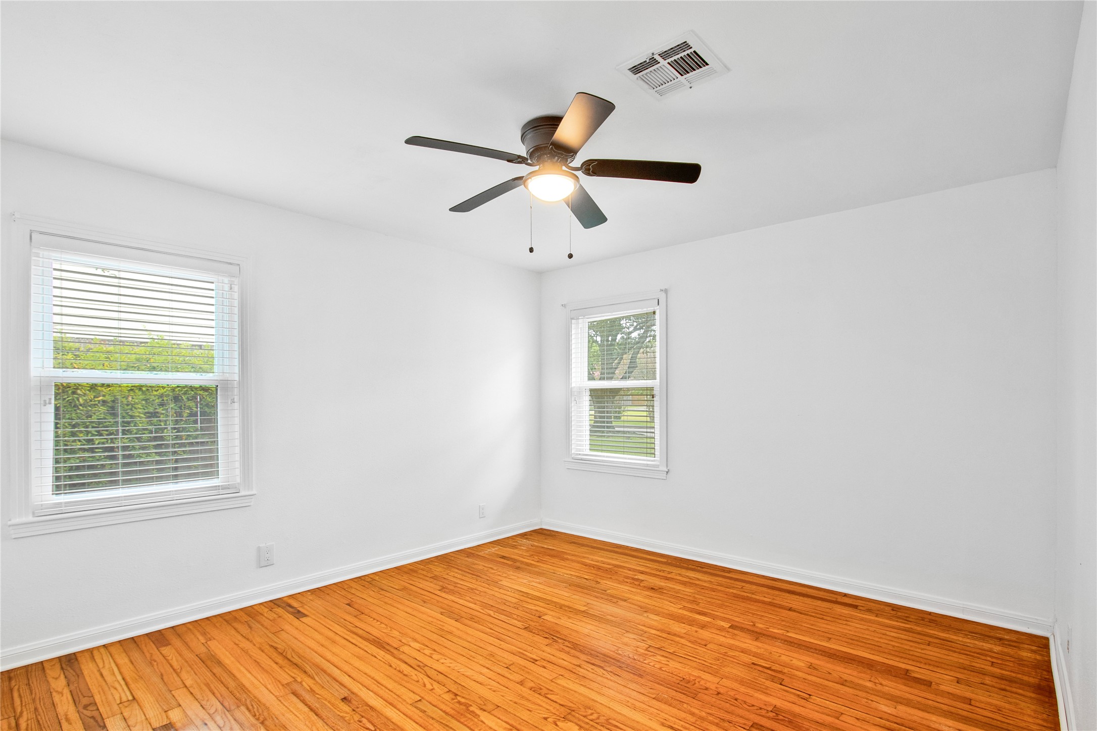 1506 14th Avenue N, Texas City, TX 77590