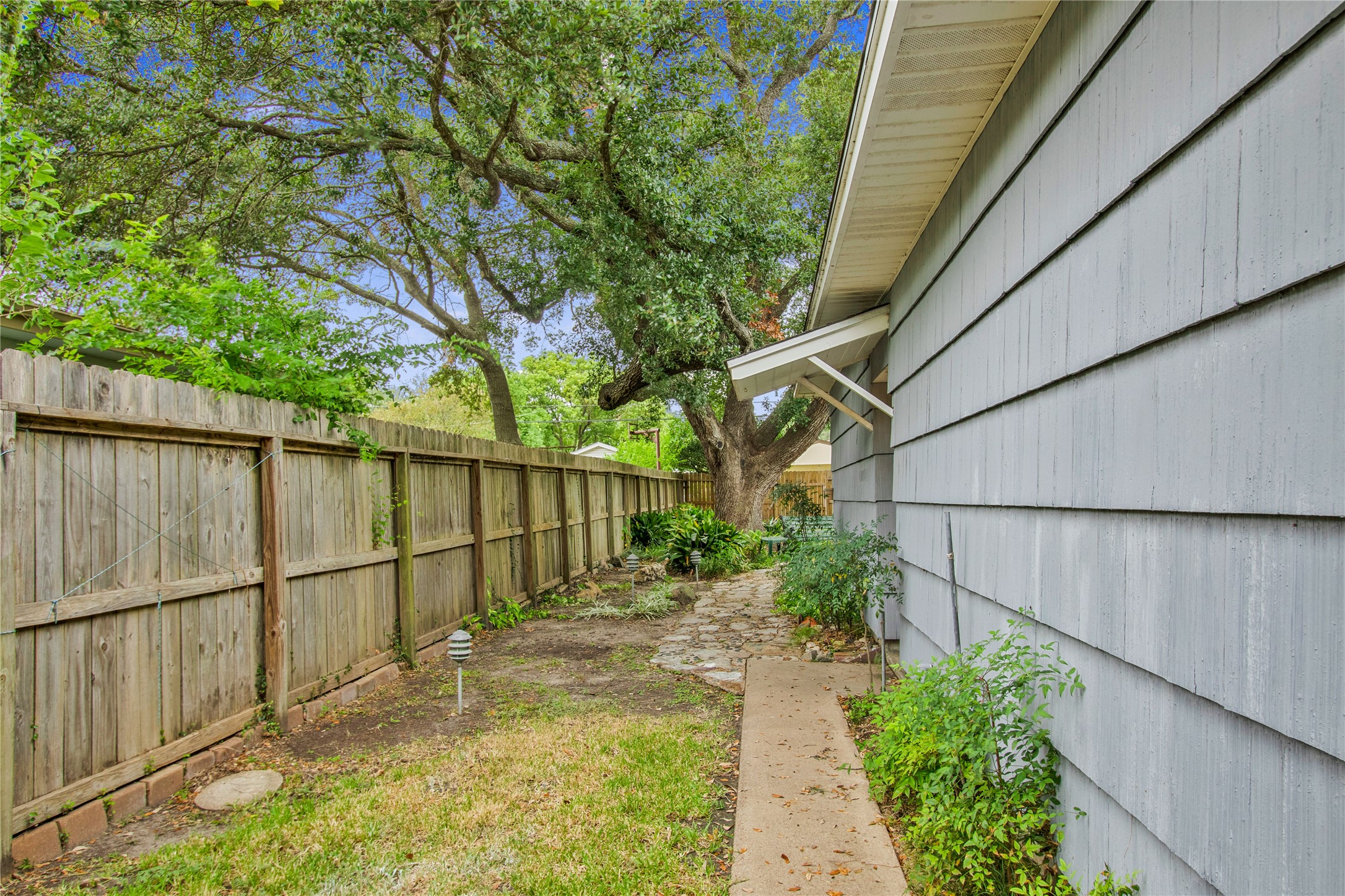 1506 14th Avenue N, Texas City, TX 77590