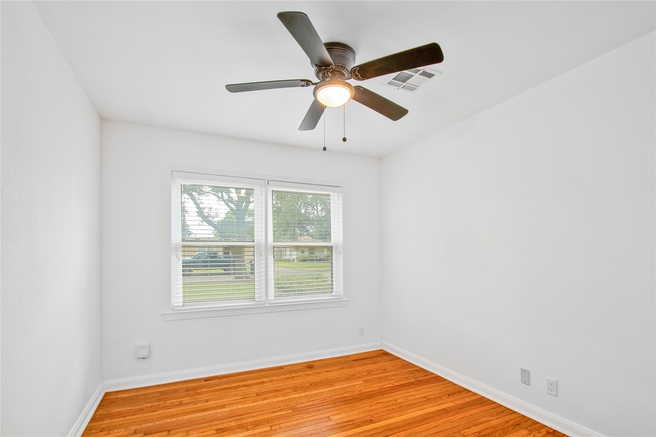 1506 14th Avenue N, Texas City, TX 77590