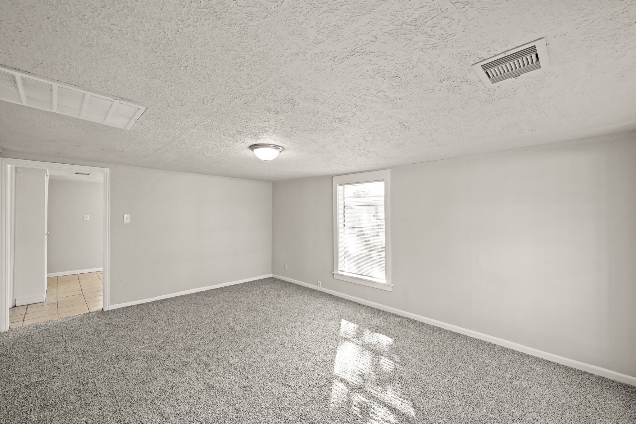 203 W Hart Avenue, Pasadena, TX 77506