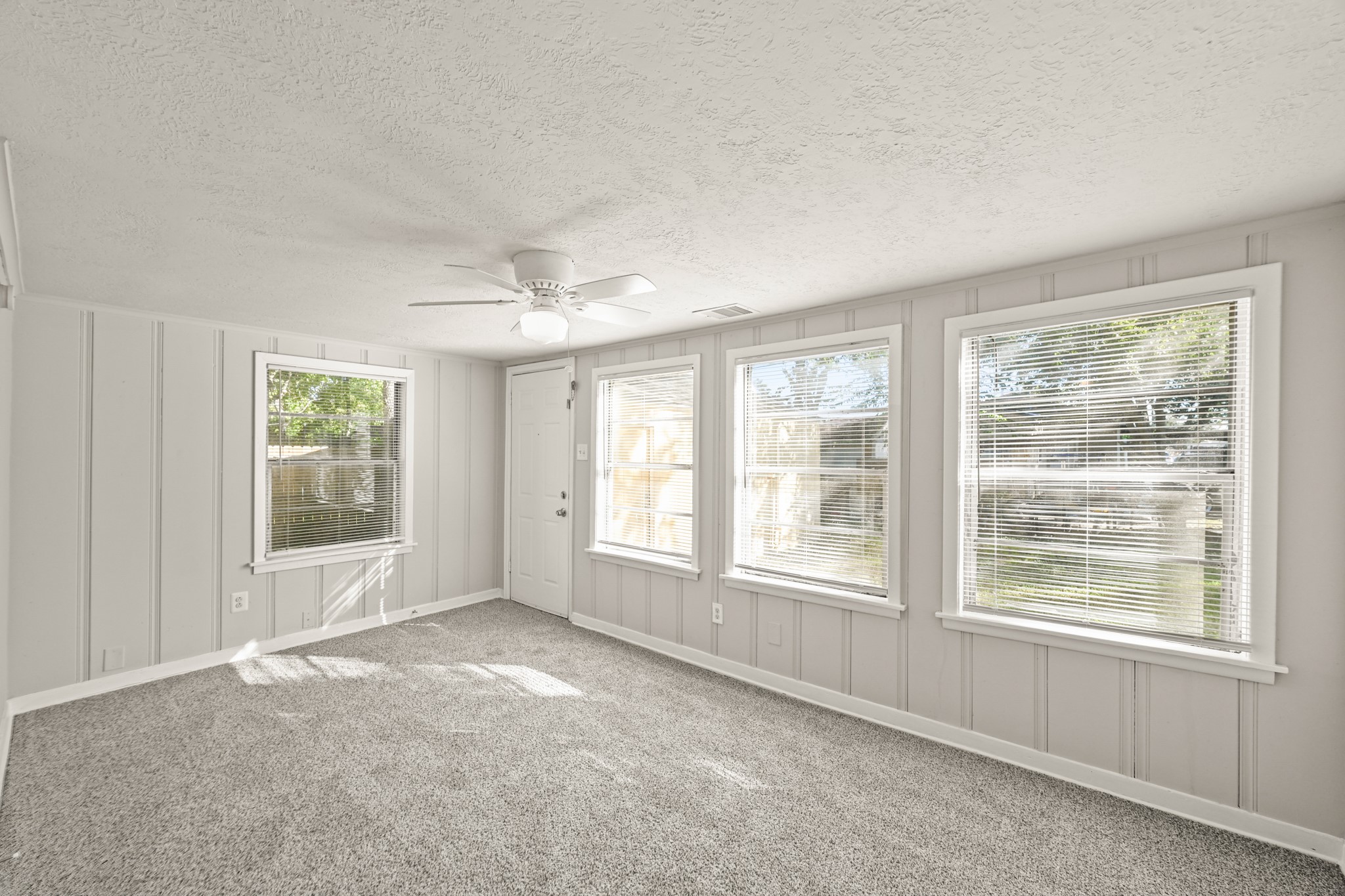 203 W Hart Avenue, Pasadena, TX 77506