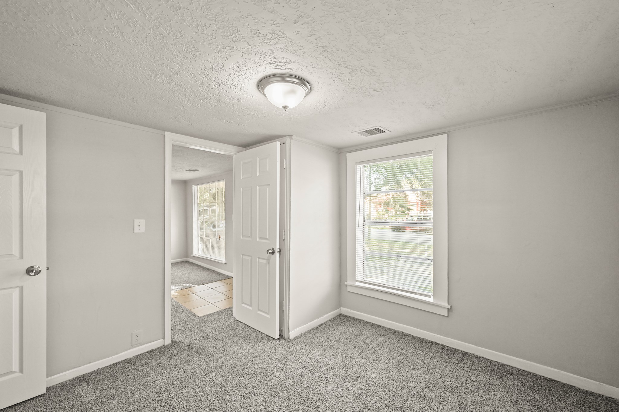 203 W Hart Avenue, Pasadena, TX 77506