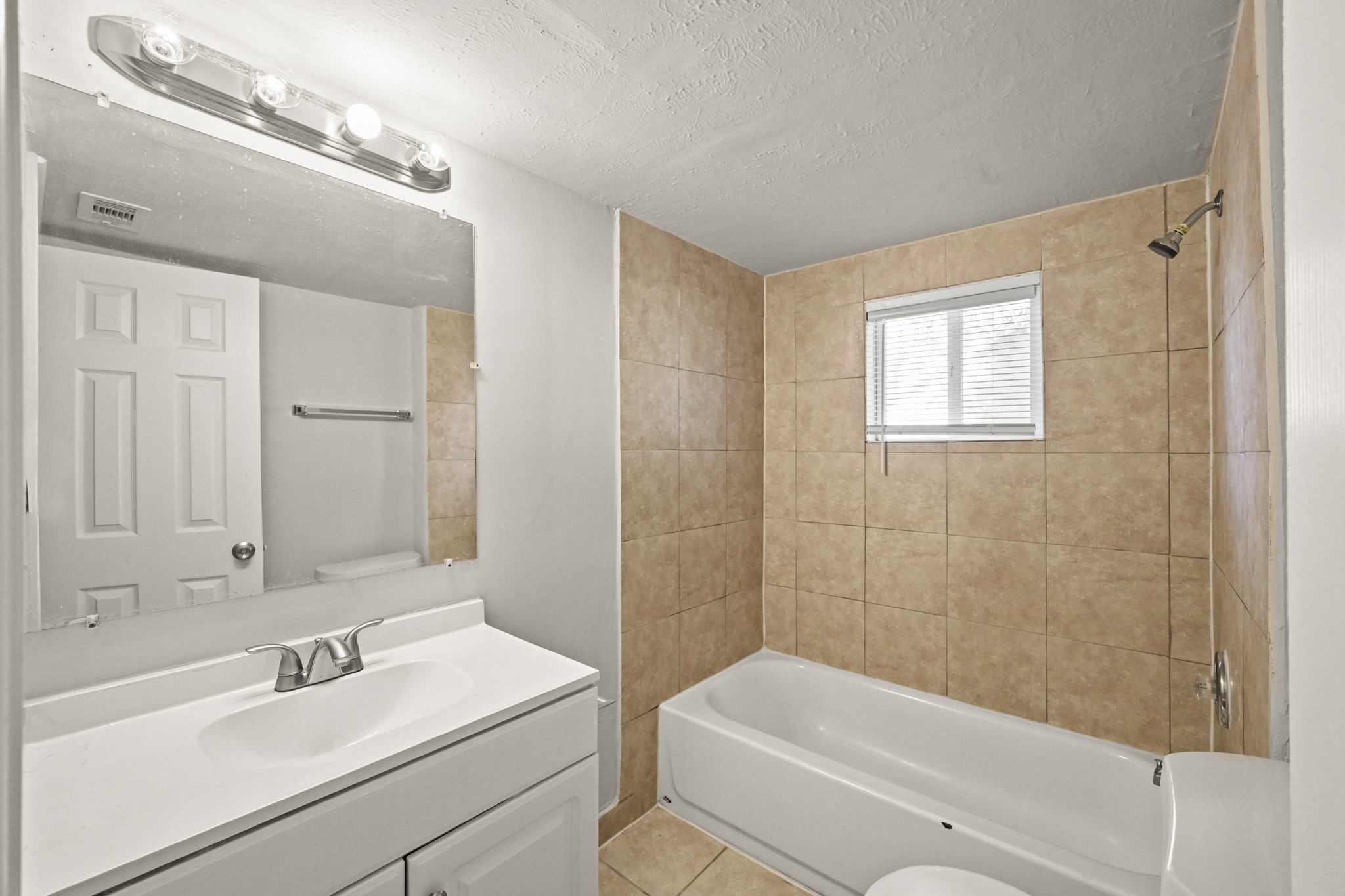 203 W Hart Avenue, Pasadena, TX 77506