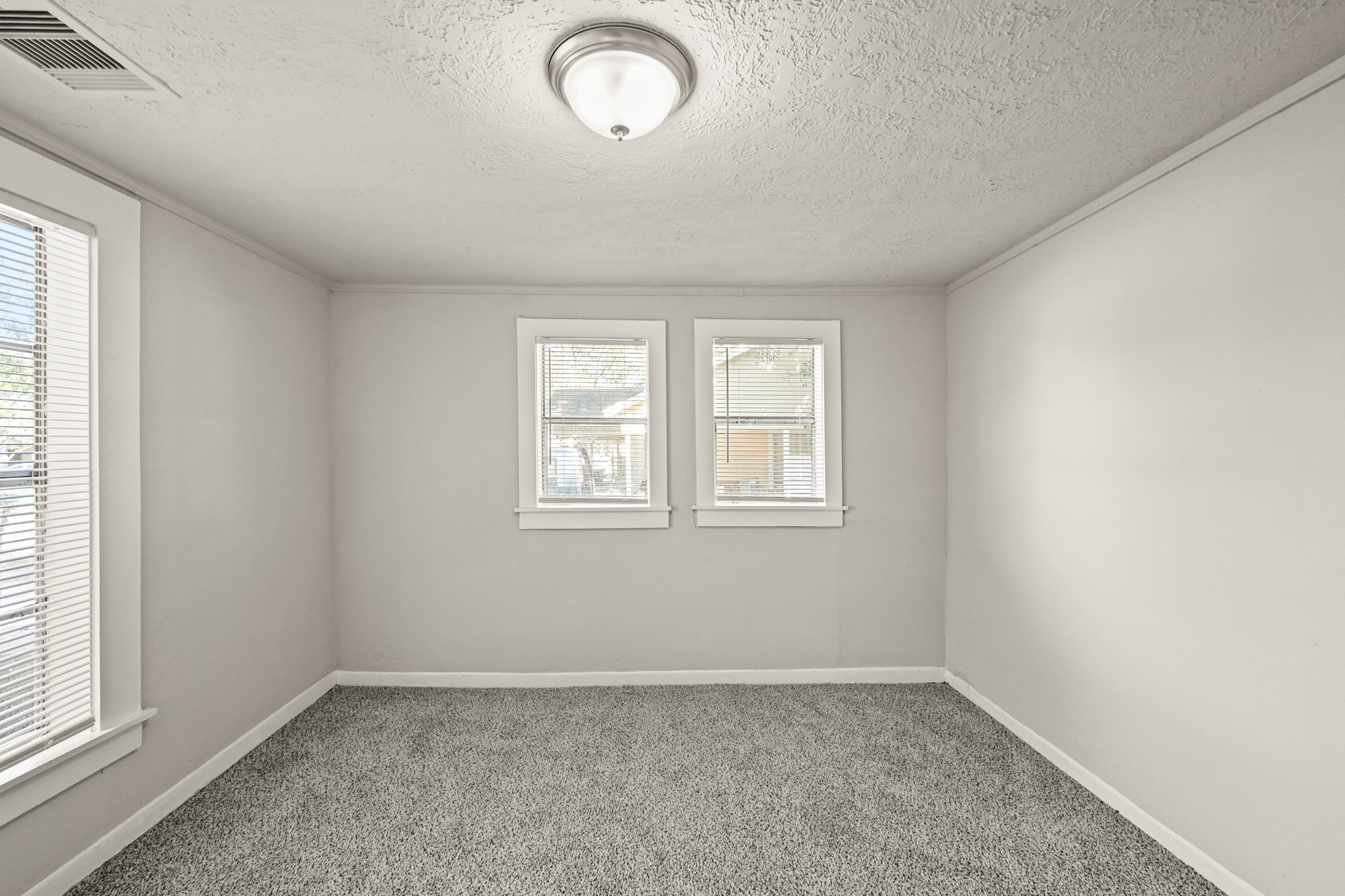 203 W Hart Avenue, Pasadena, TX 77506