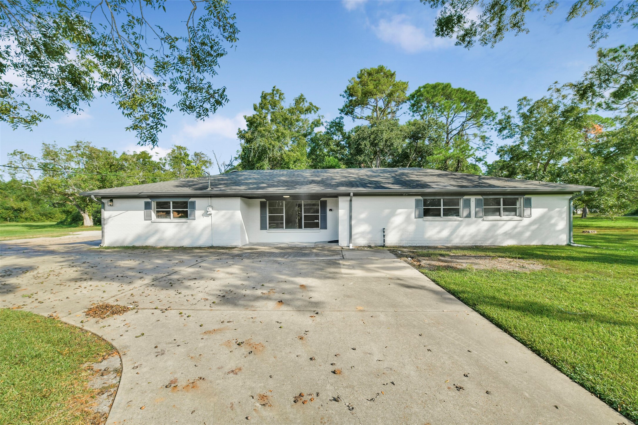 319 E South Street, Alvin, TX 77511