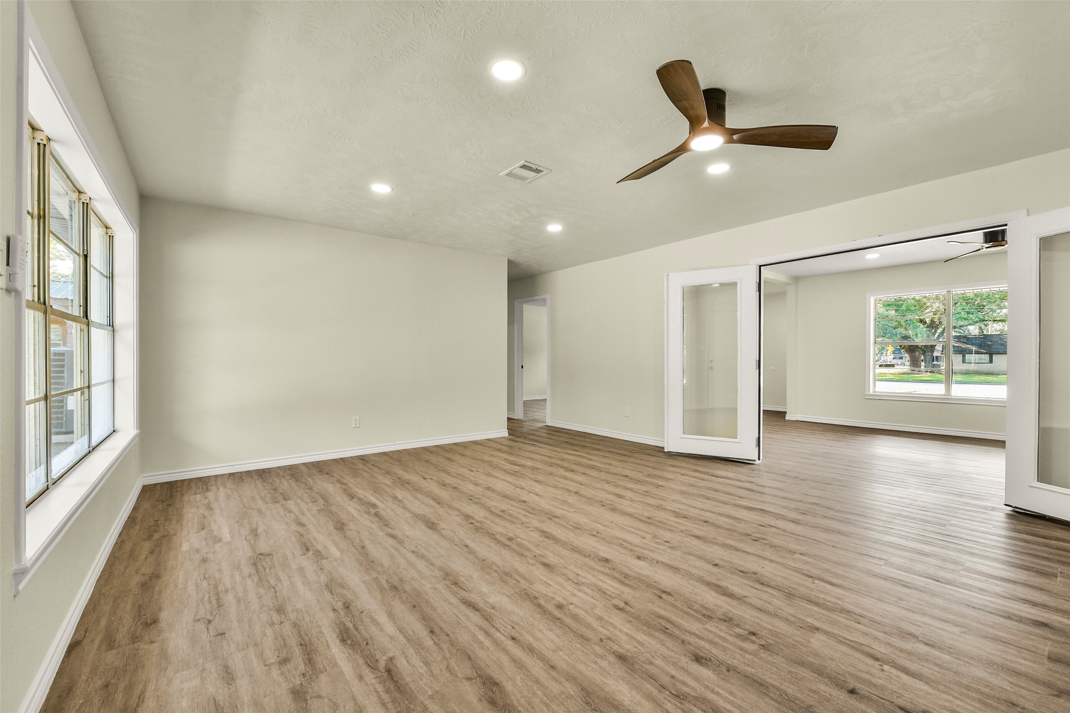 319 E South Street, Alvin, TX 77511 319 E South Street, Alvin, TX 77511