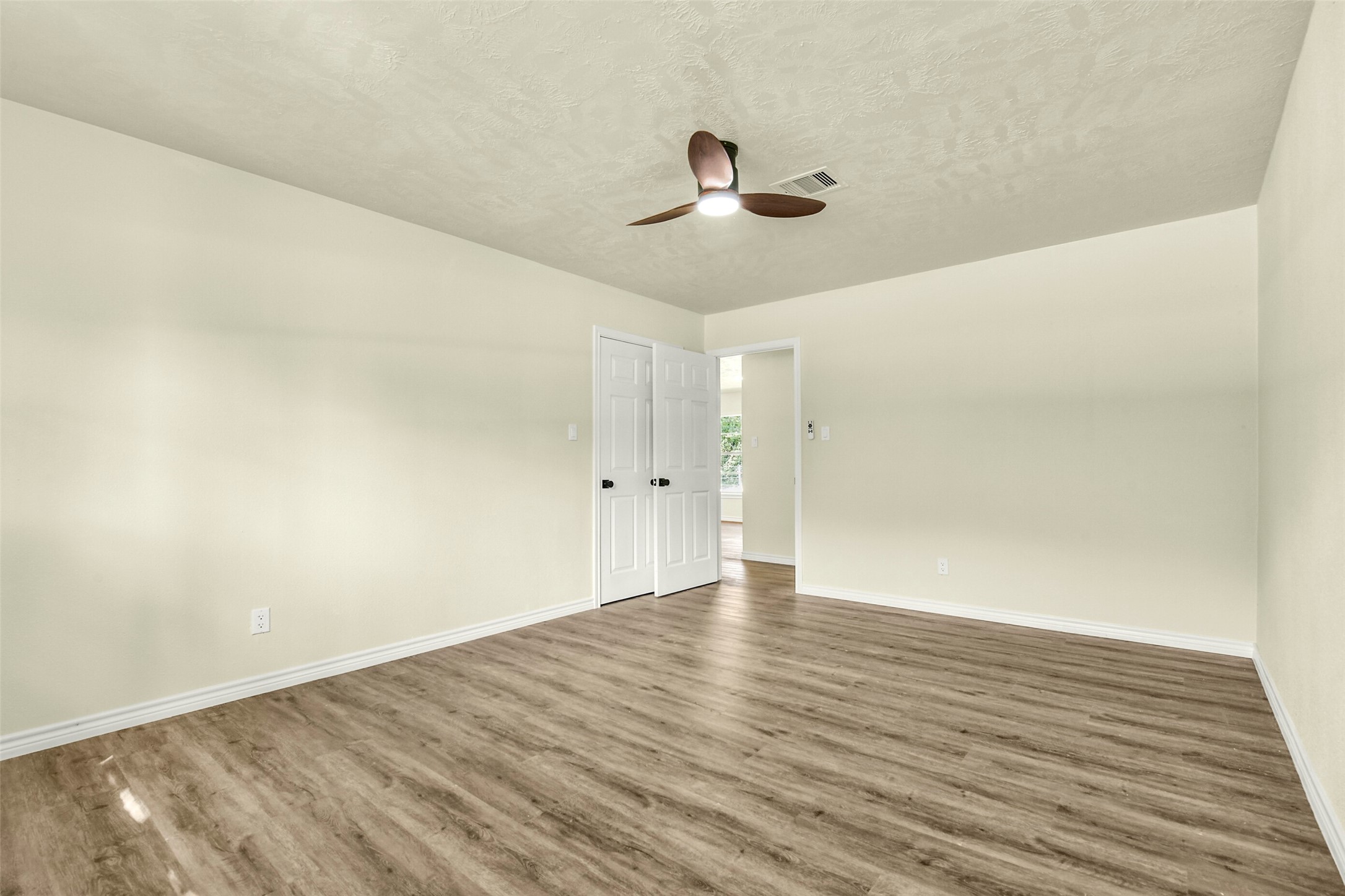 319 E South Street, Alvin, TX 77511
