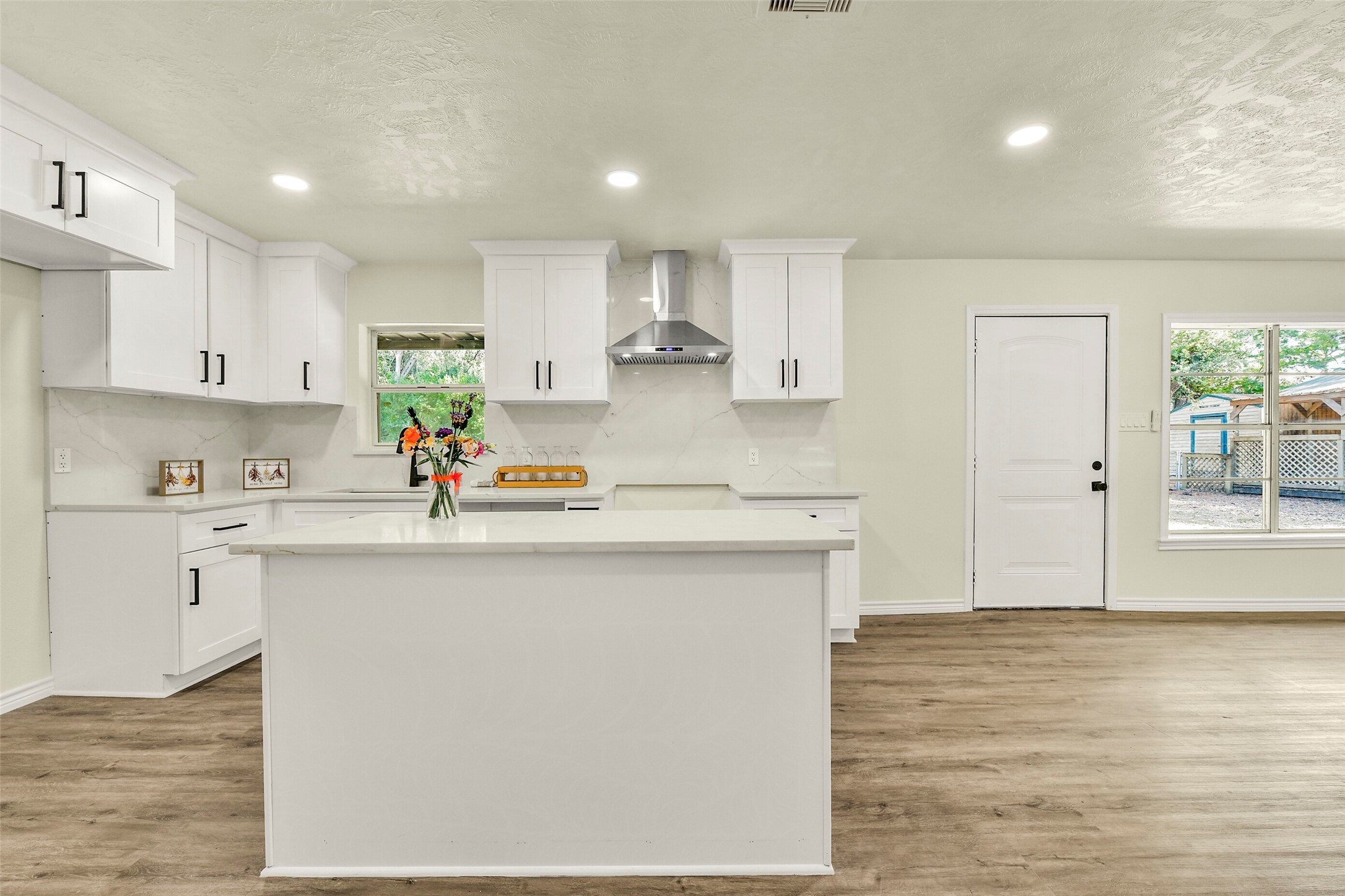 319 E South Street, Alvin, TX 77511