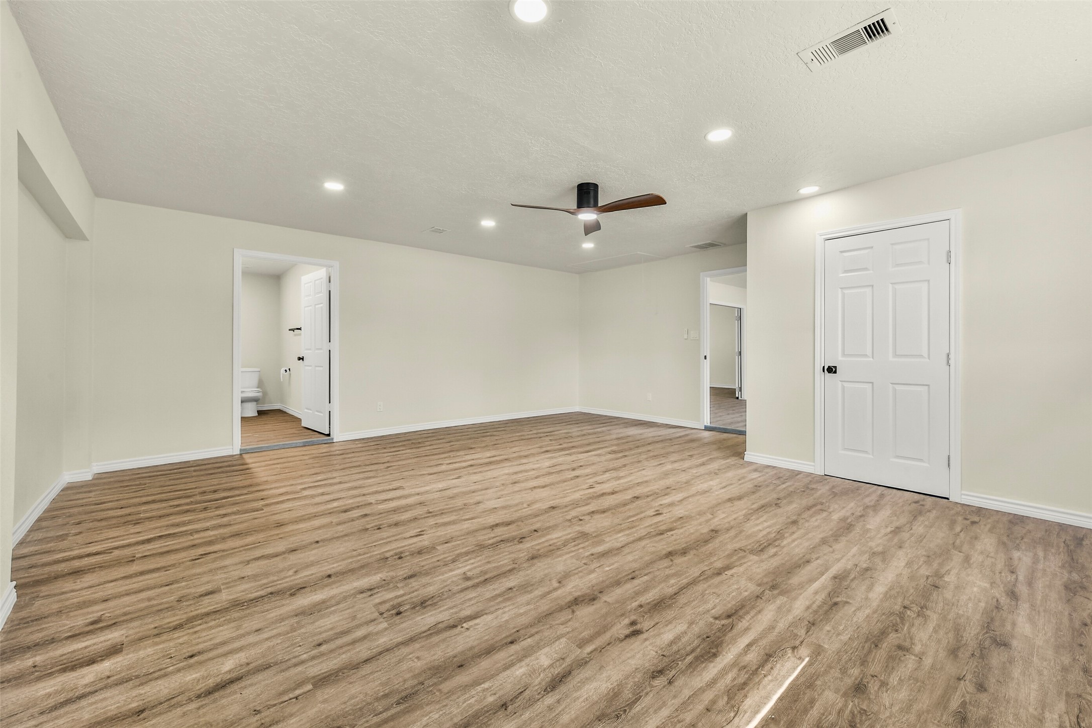319 E South Street, Alvin, TX 77511