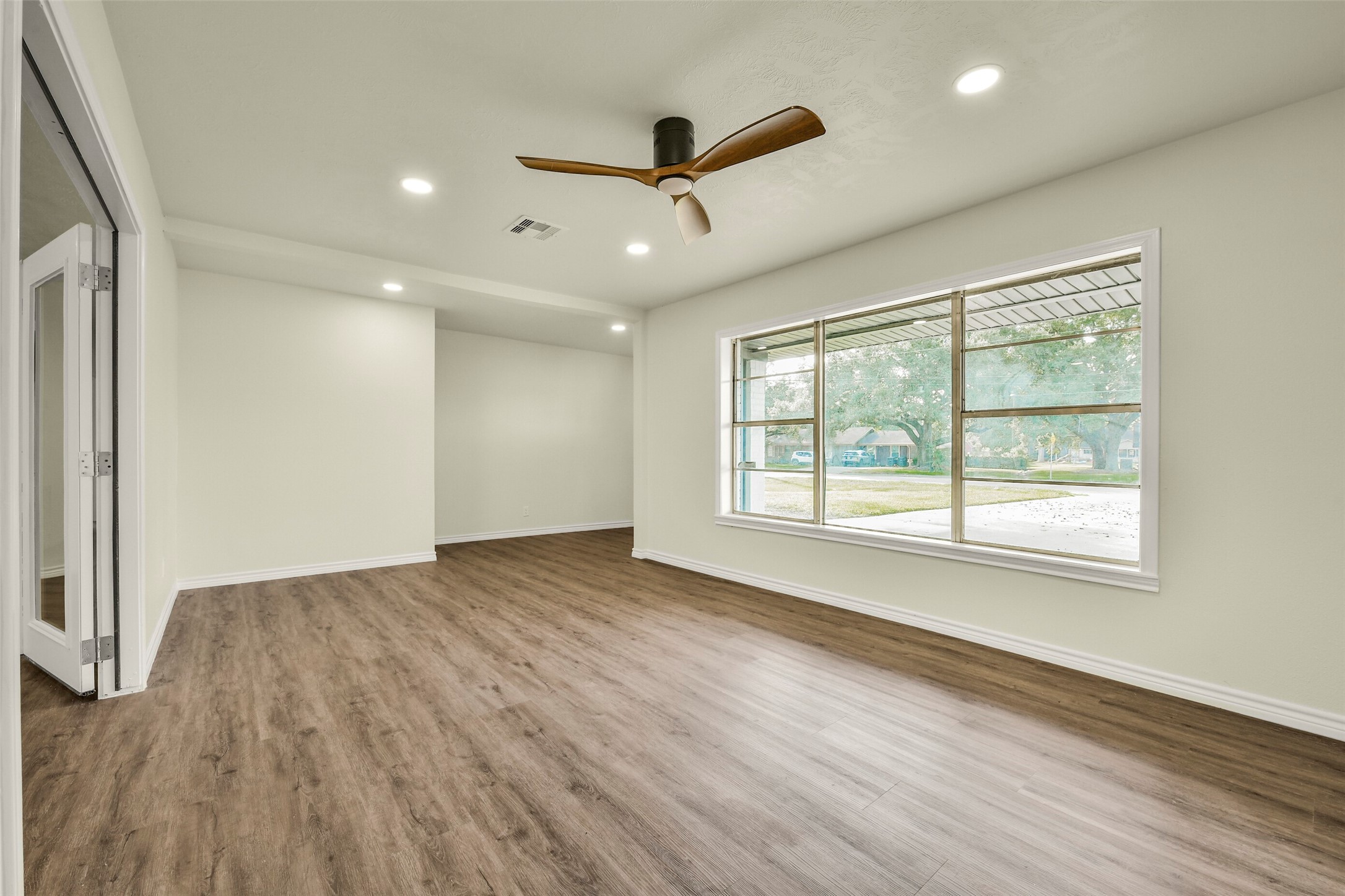 319 E South Street, Alvin, TX 77511 319 E South Street, Alvin, TX 77511
