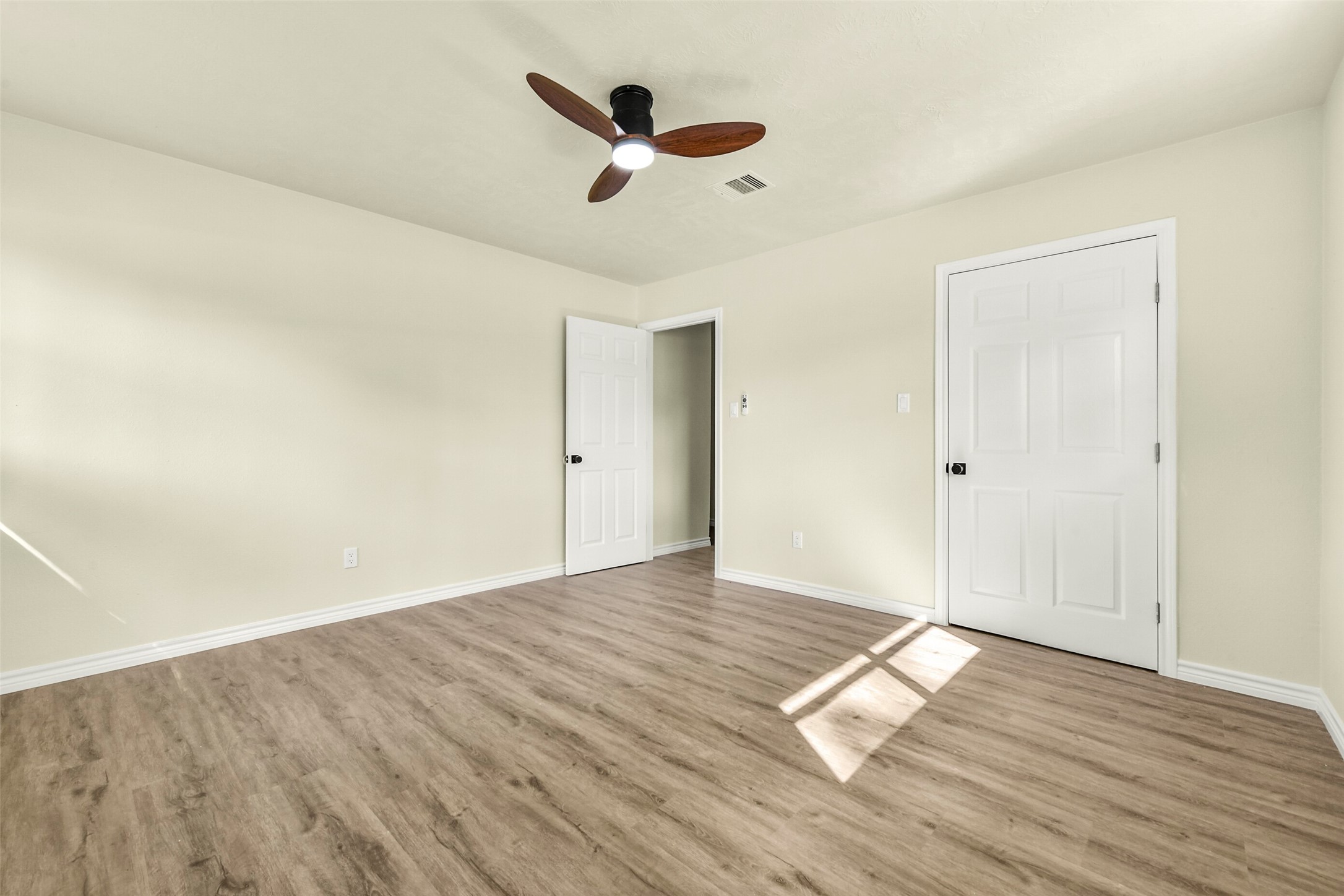 319 E South Street, Alvin, TX 77511