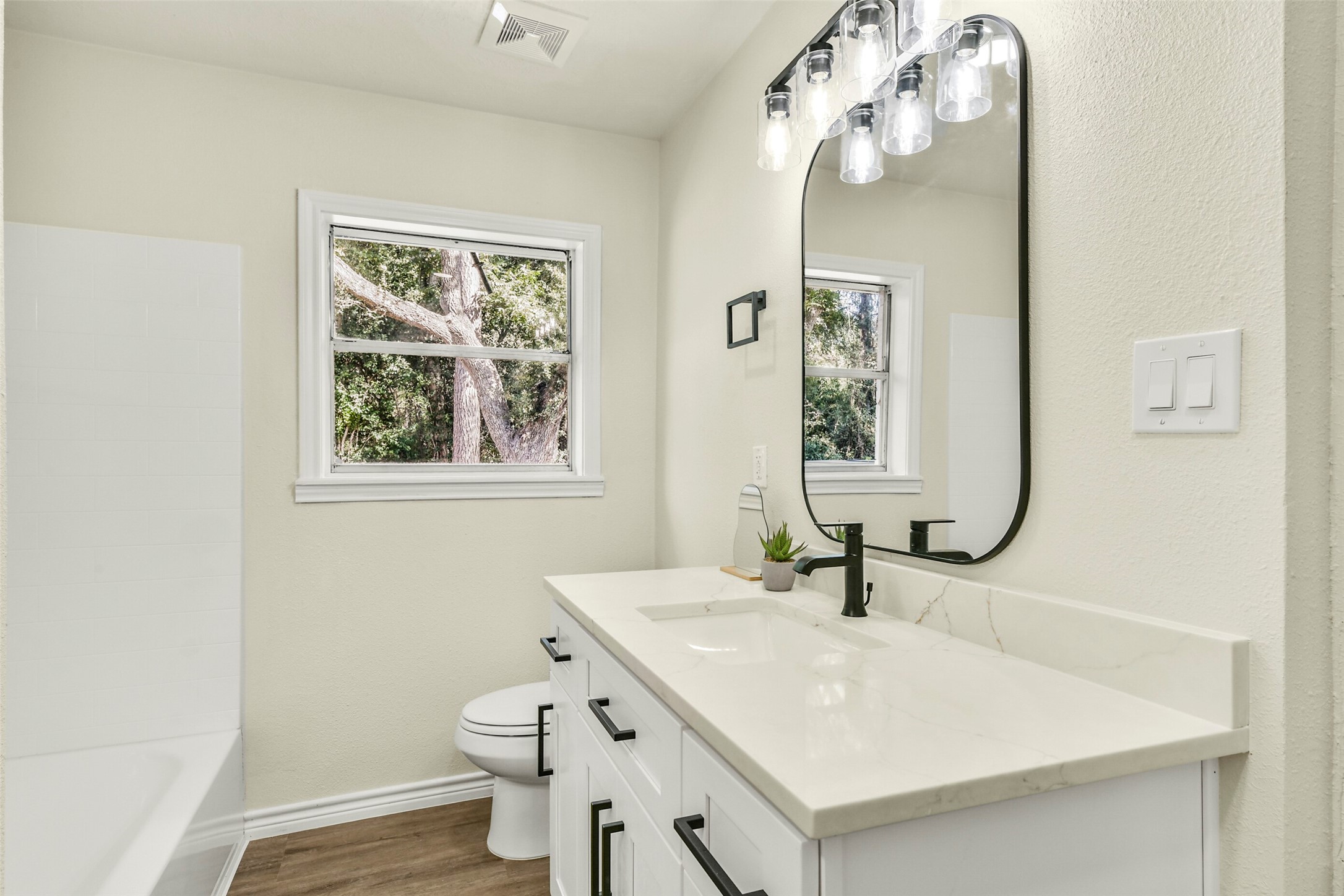 319 E South Street, Alvin, TX 77511