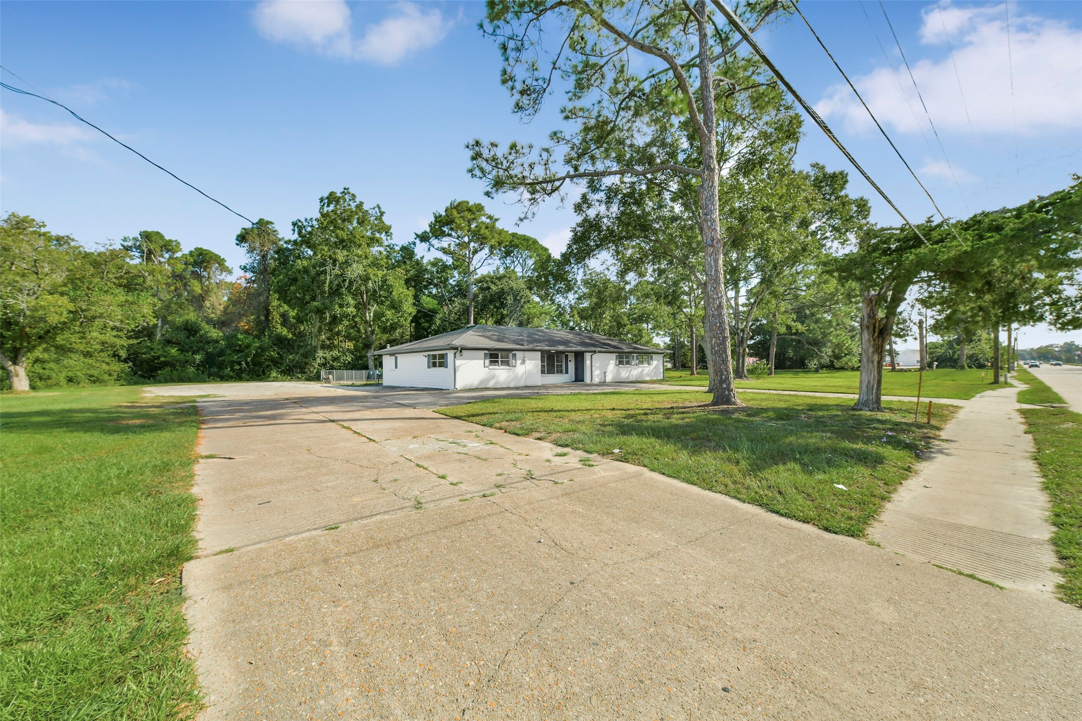 319 E South Street, Alvin, TX 77511 319 E South Street, Alvin, TX 77511