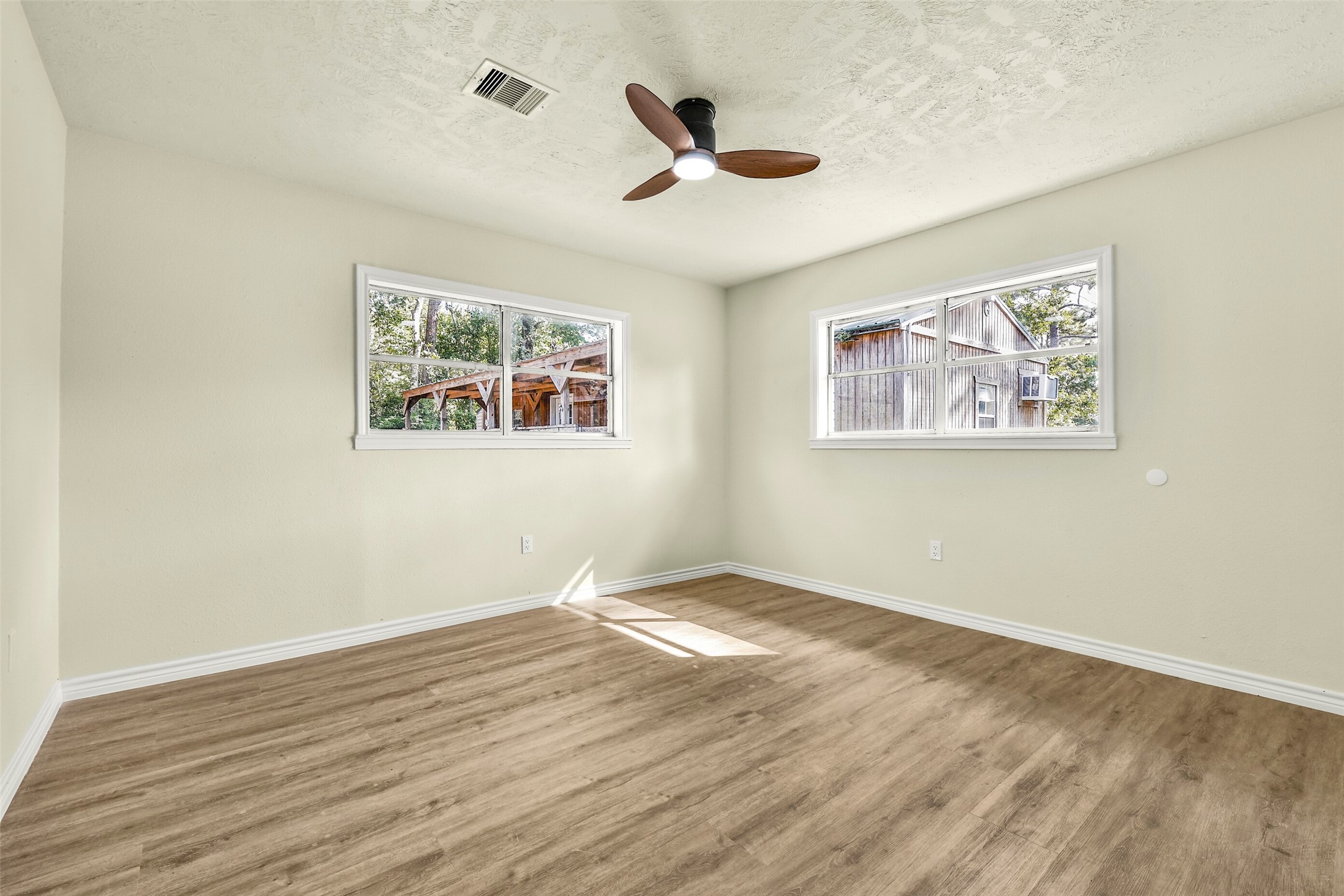319 E South Street, Alvin, TX 77511