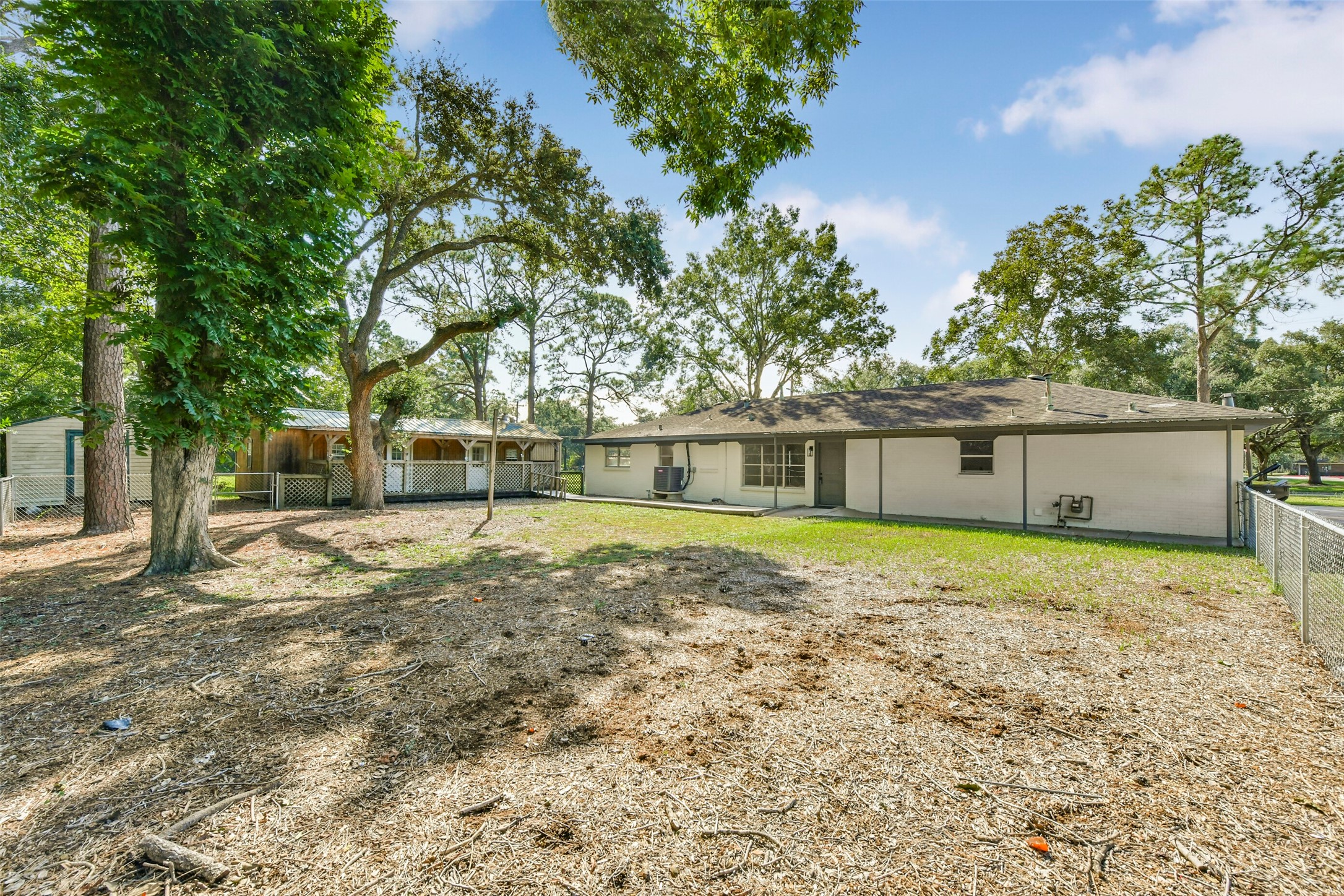 319 E South Street, Alvin, TX 77511