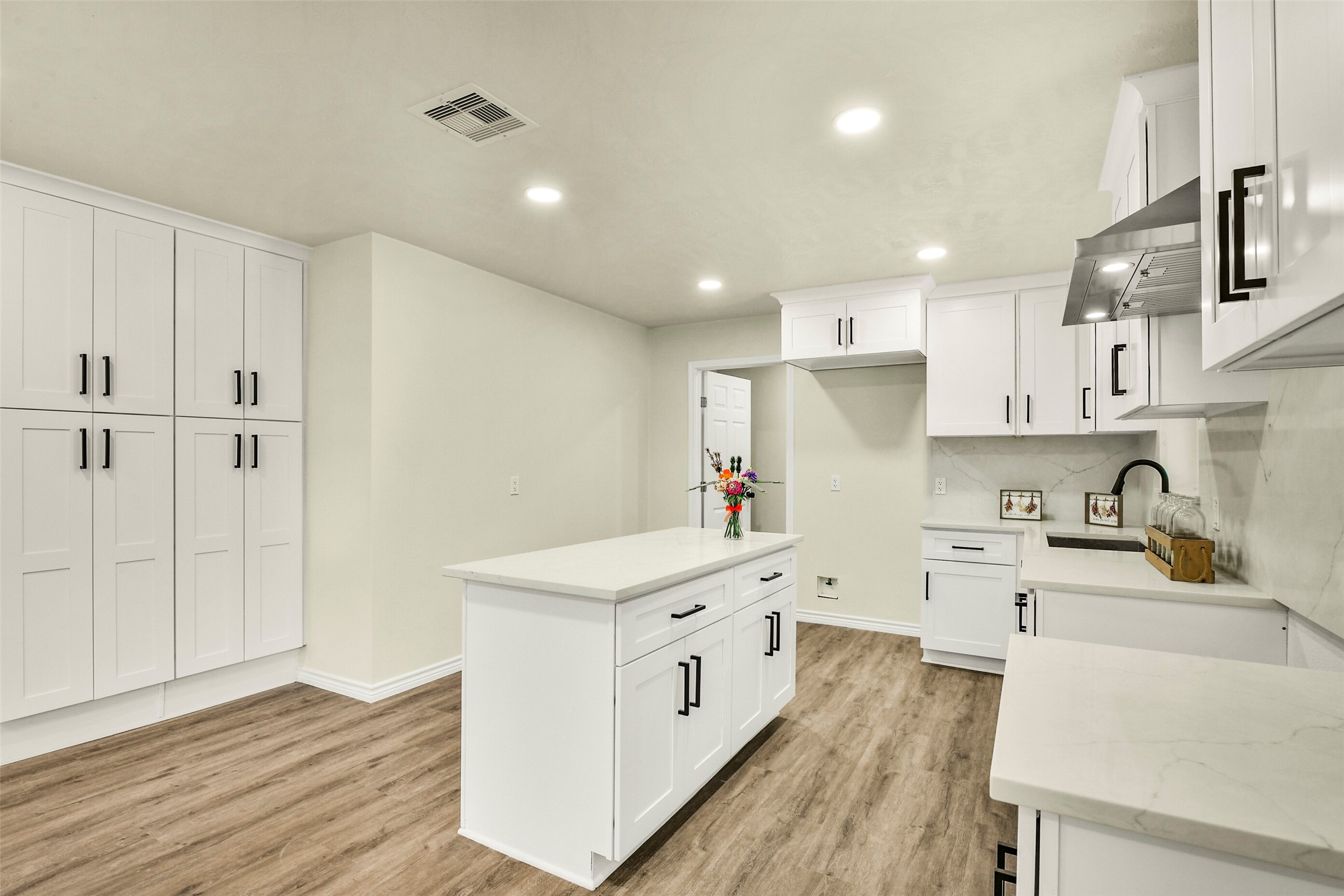 319 E South Street, Alvin, TX 77511