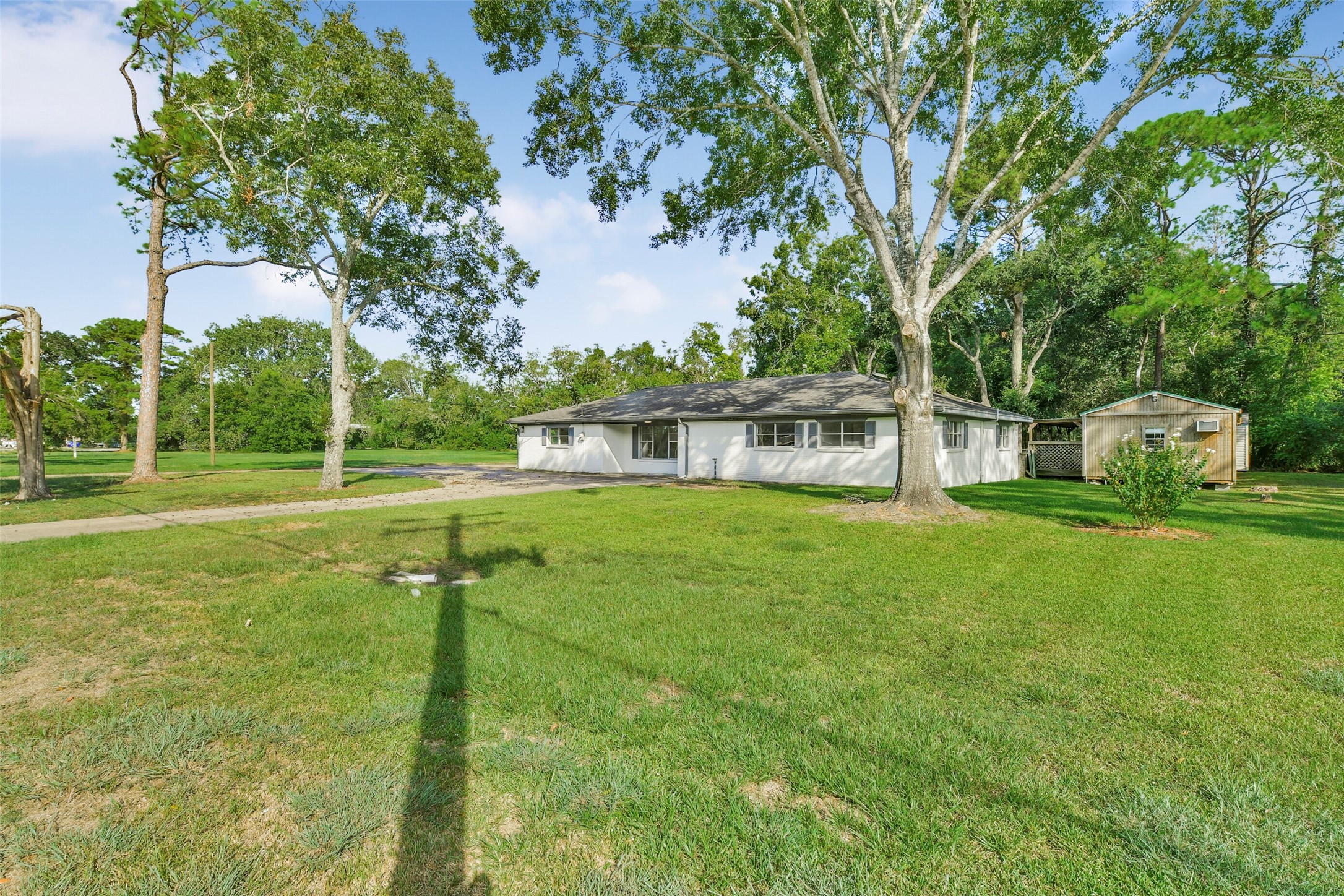 319 E South Street, Alvin, TX 77511 319 E South Street, Alvin, TX 77511